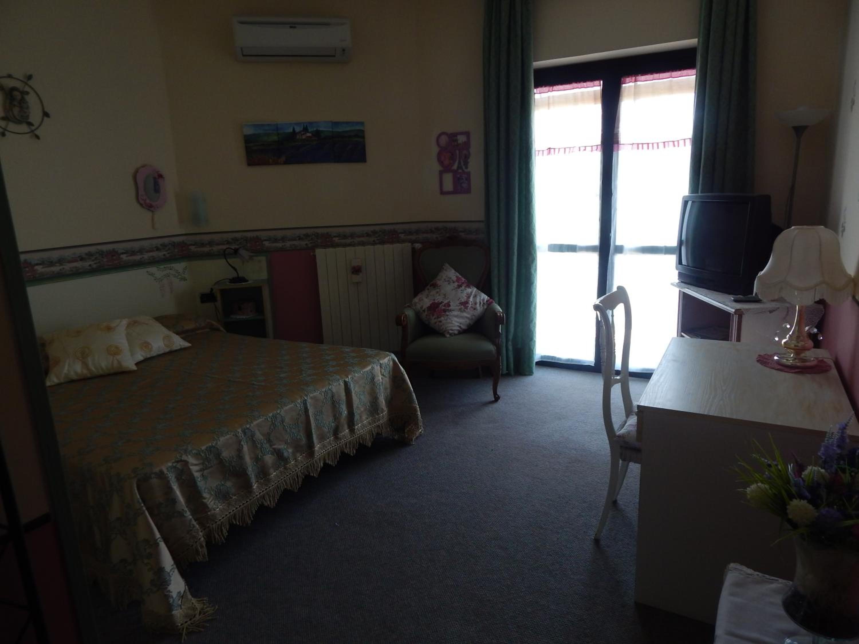 King Room with Balcony photo 1