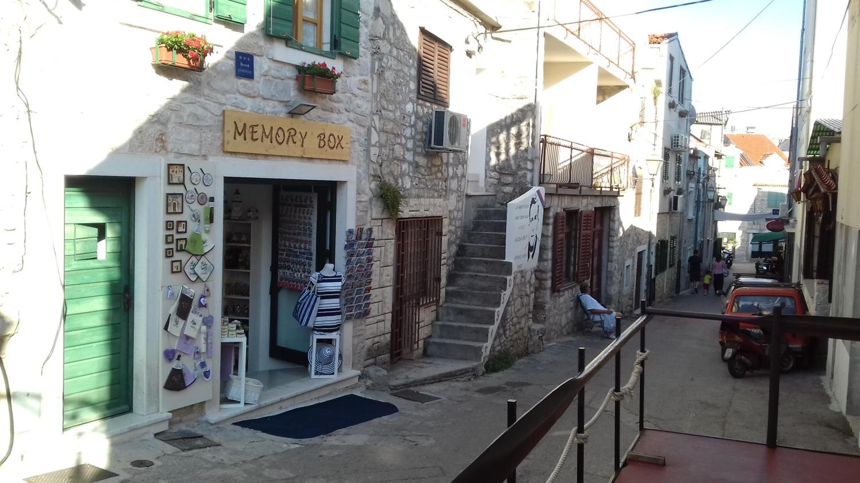 Studio with Balcony - Photo 18