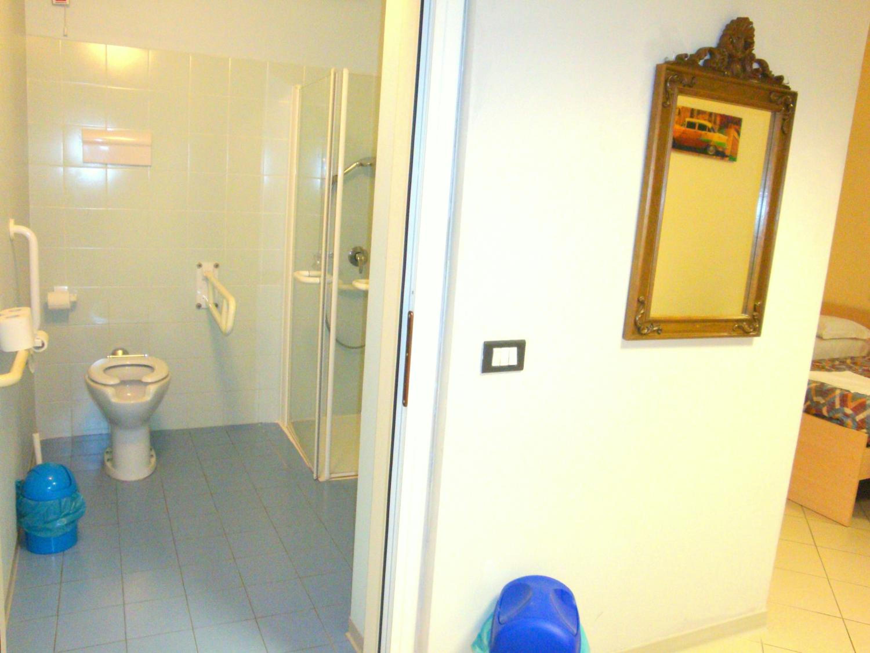 Twin Room - Photo 5