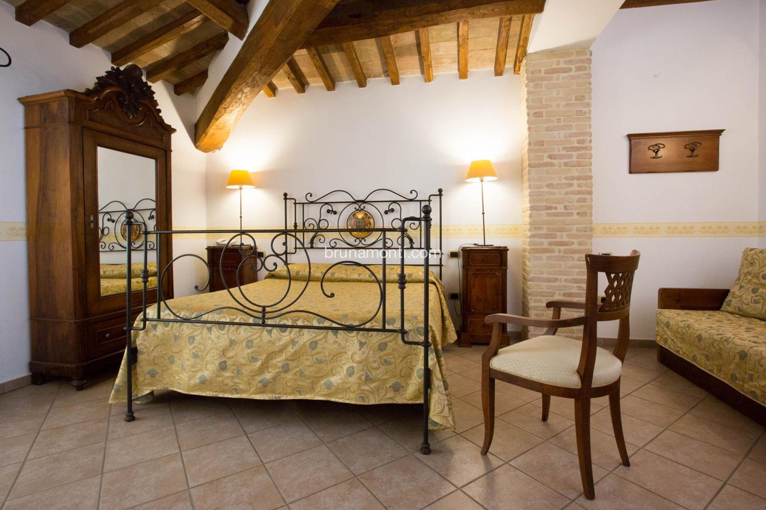 Classic Double or Twin Room - Photo 16