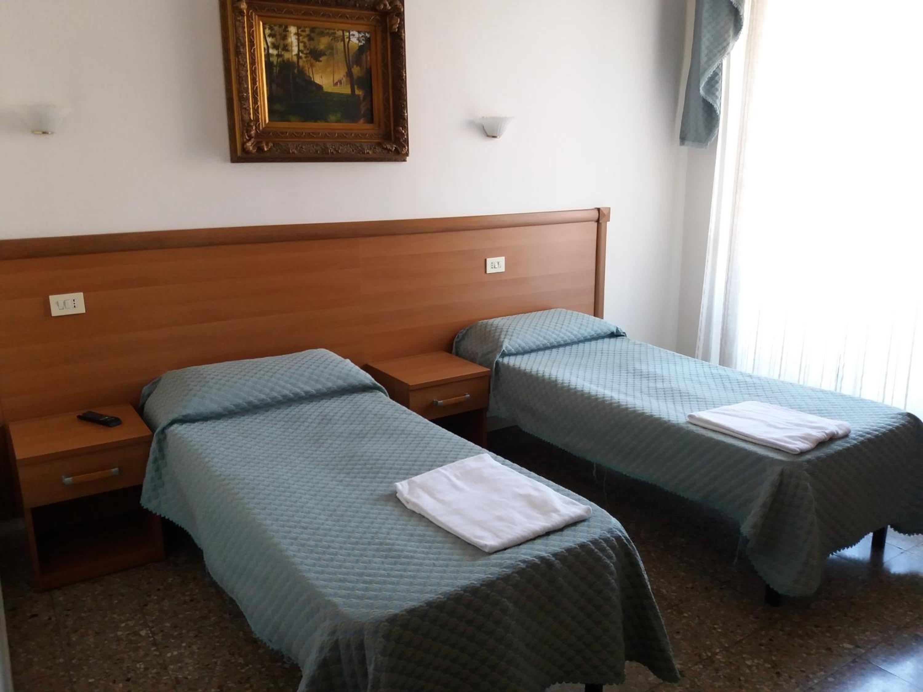 Standard Double or Twin Room photo 2