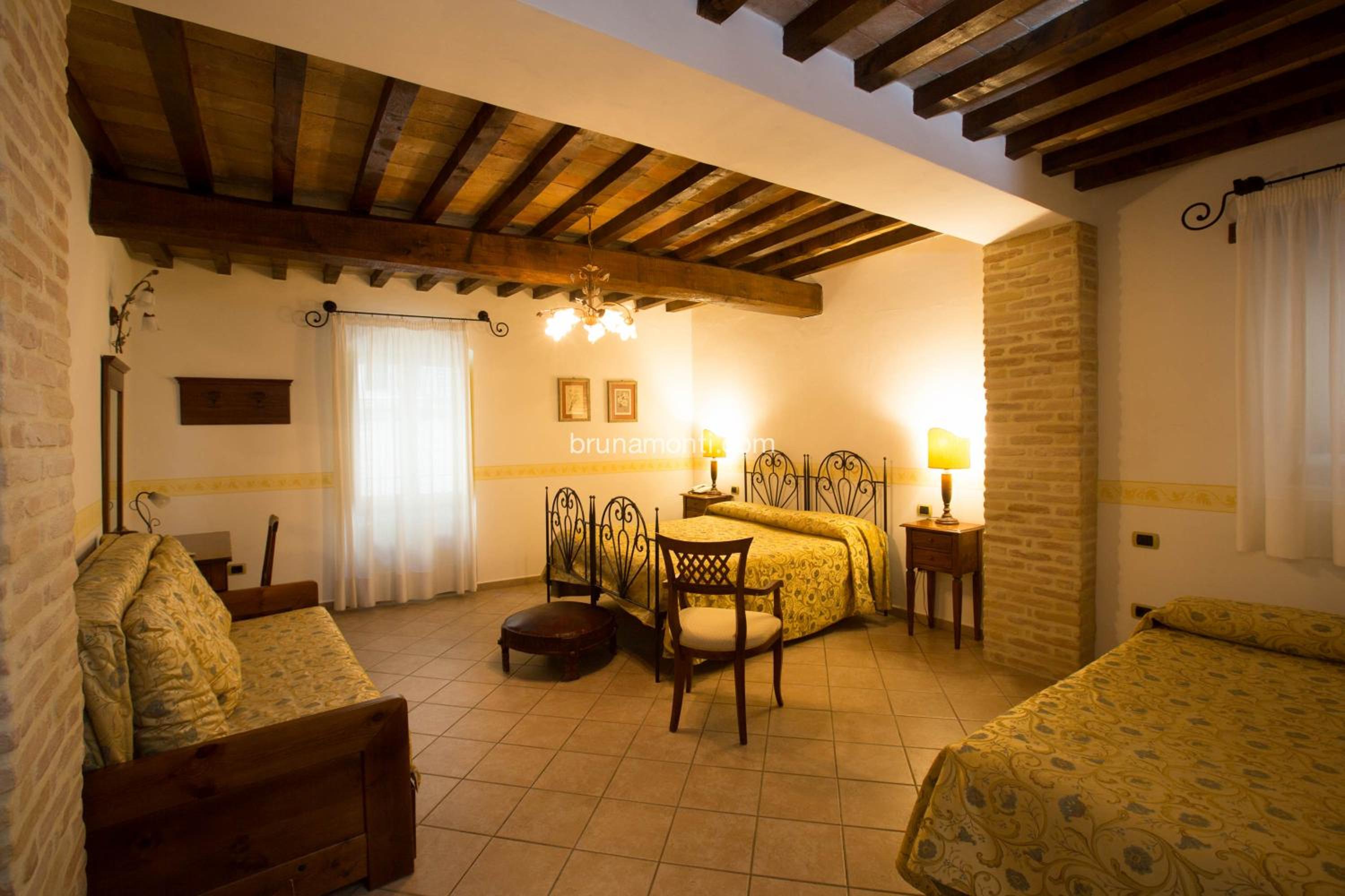 Classic Double or Twin Room - Photo 15