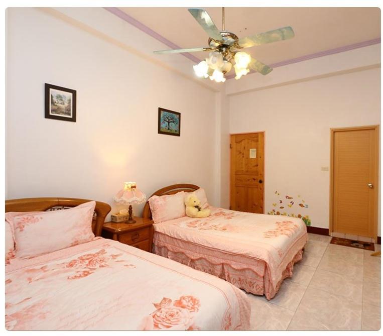 Quadruple Room with Private Bathroom photo 1