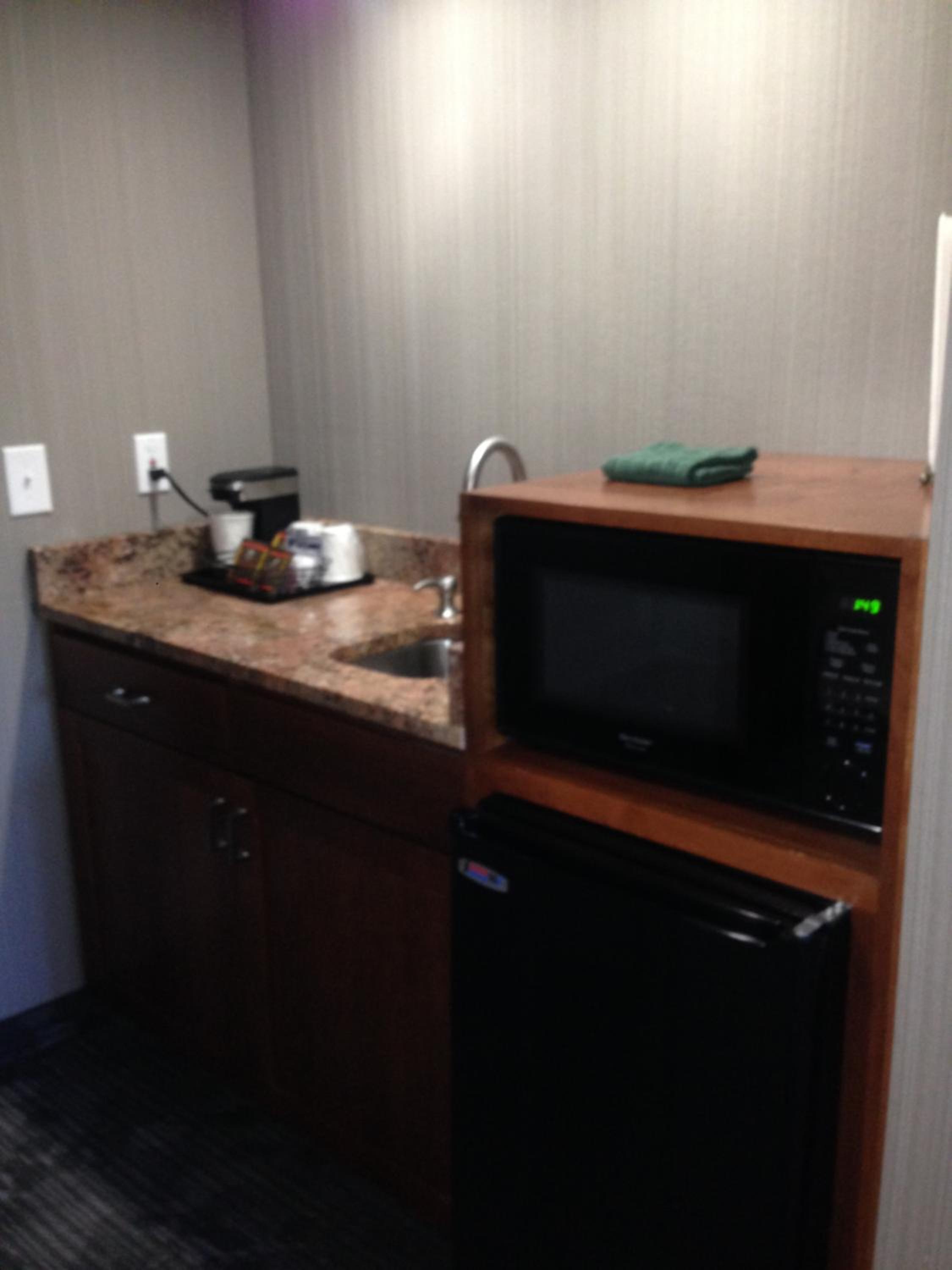 One-Bedroom King Suite - Photo 3