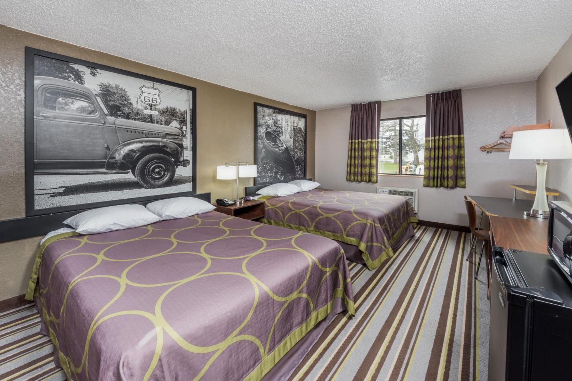 Queen Room with Two Queen Beds - Non-Smoking - Photo 1