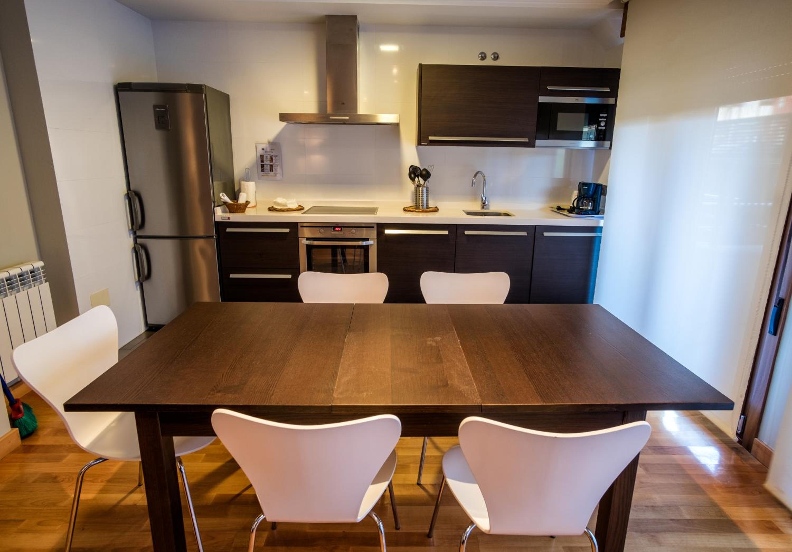 Two-Bedroom Apartment with Sofa Bed (6 Adults) - Photo 6