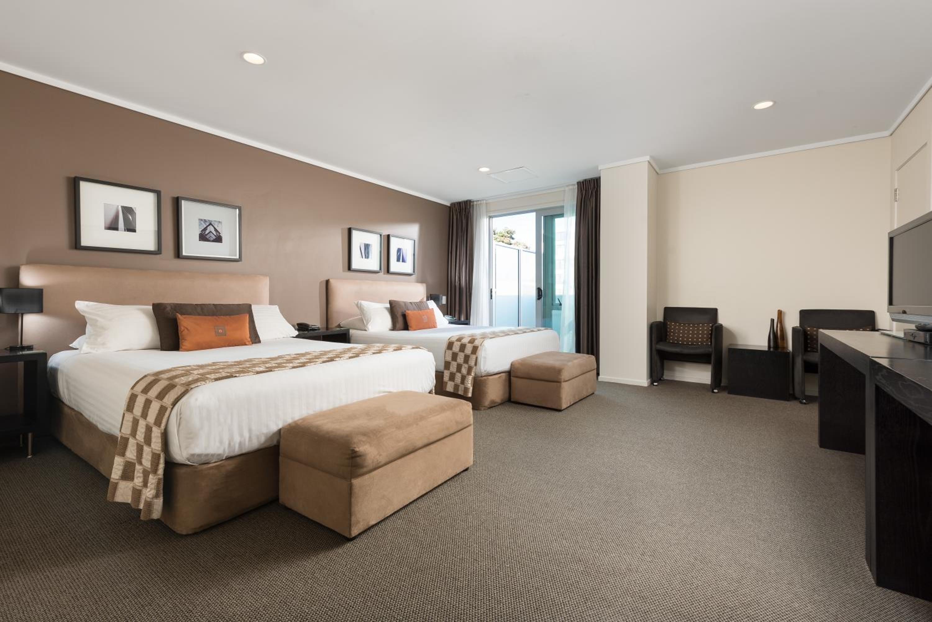 Deluxe Family Room - Photo 3