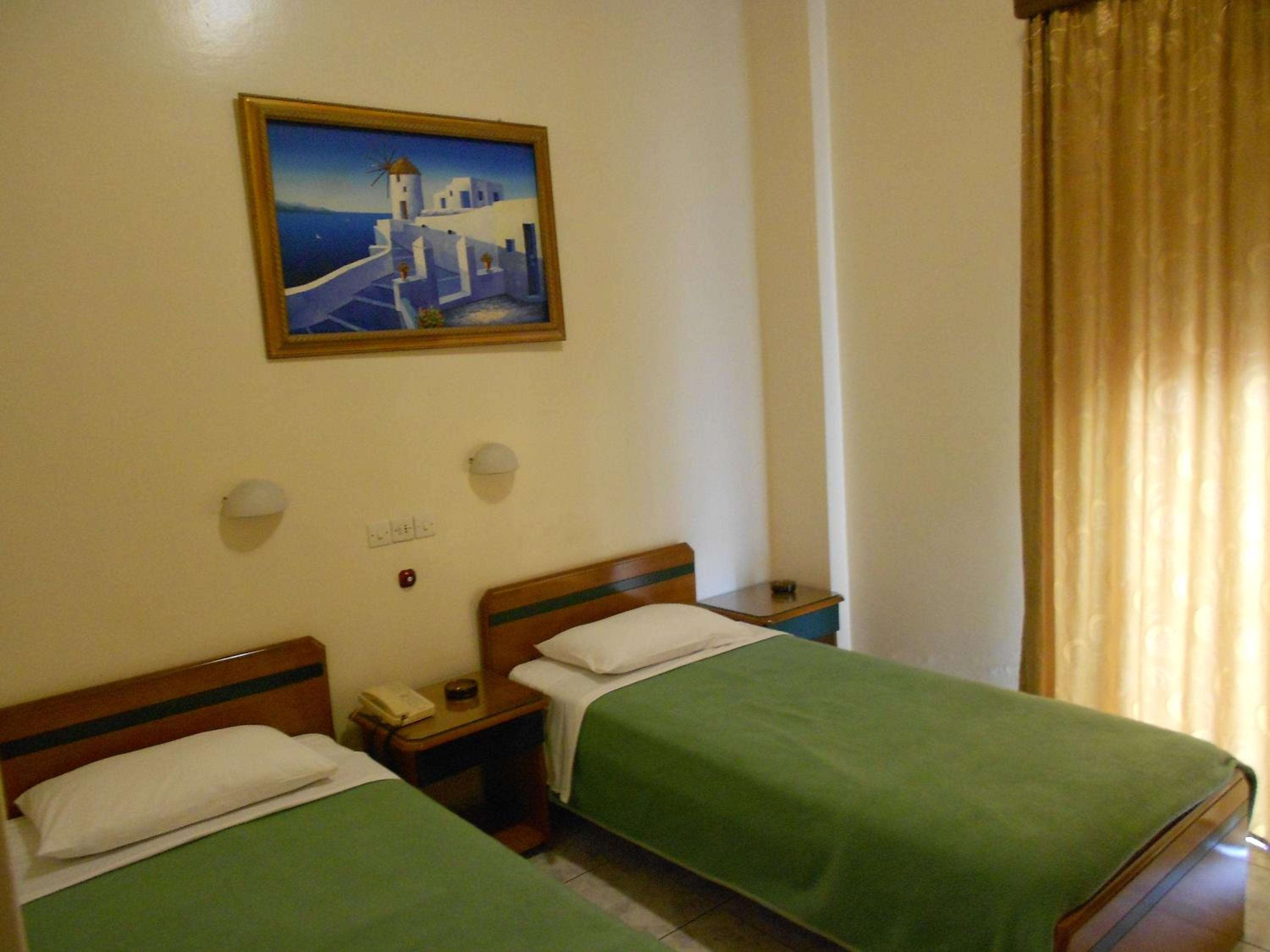 Double or Twin Room - Photo 6