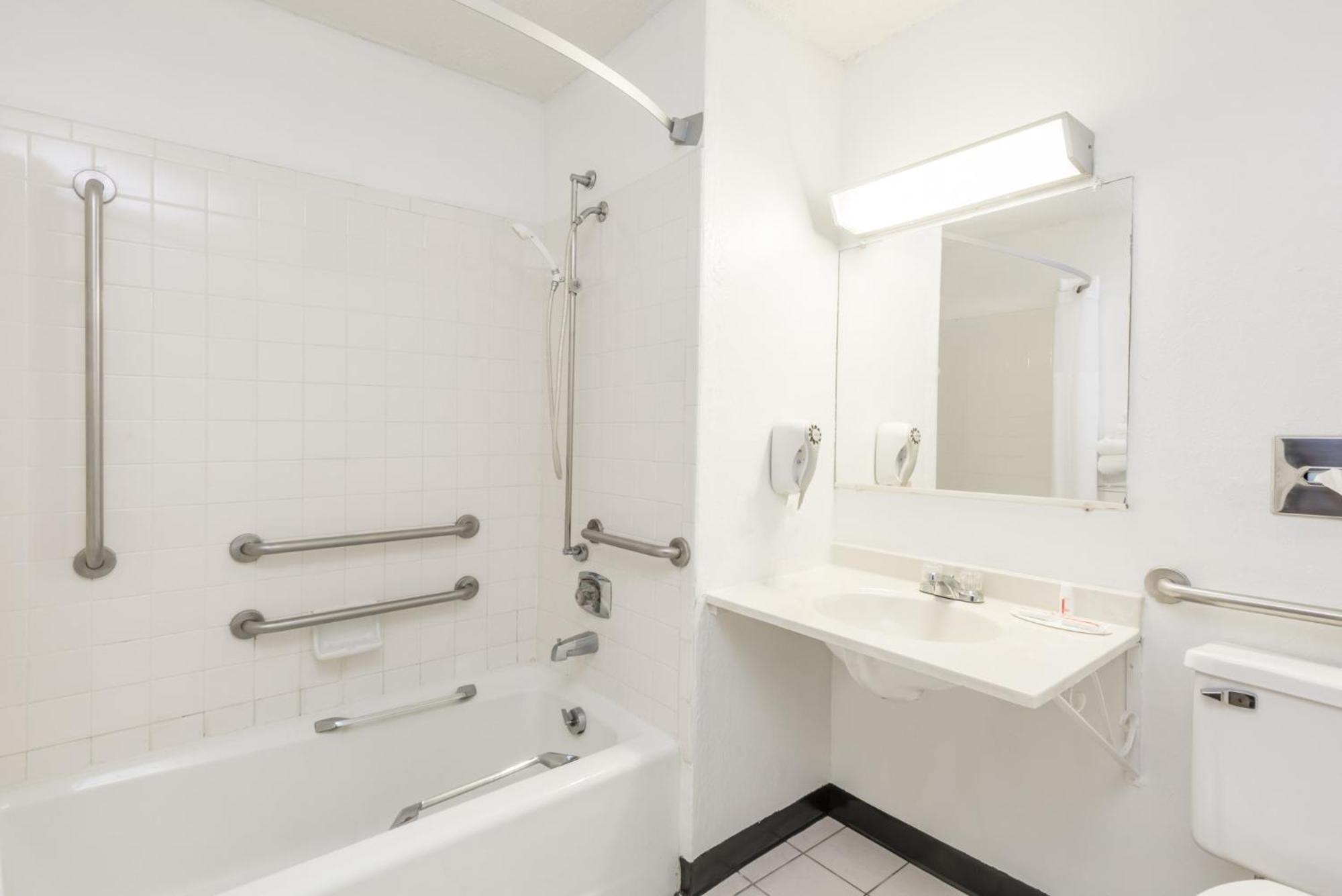 Queen Room - Disability Access/Non-Smoking - Photo 5