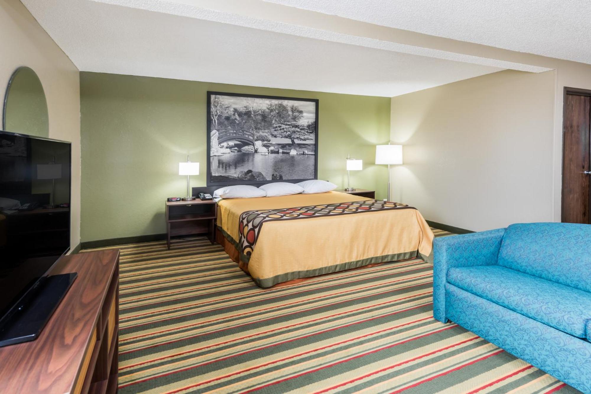 King Suite- Non-Smoking - Photo 5