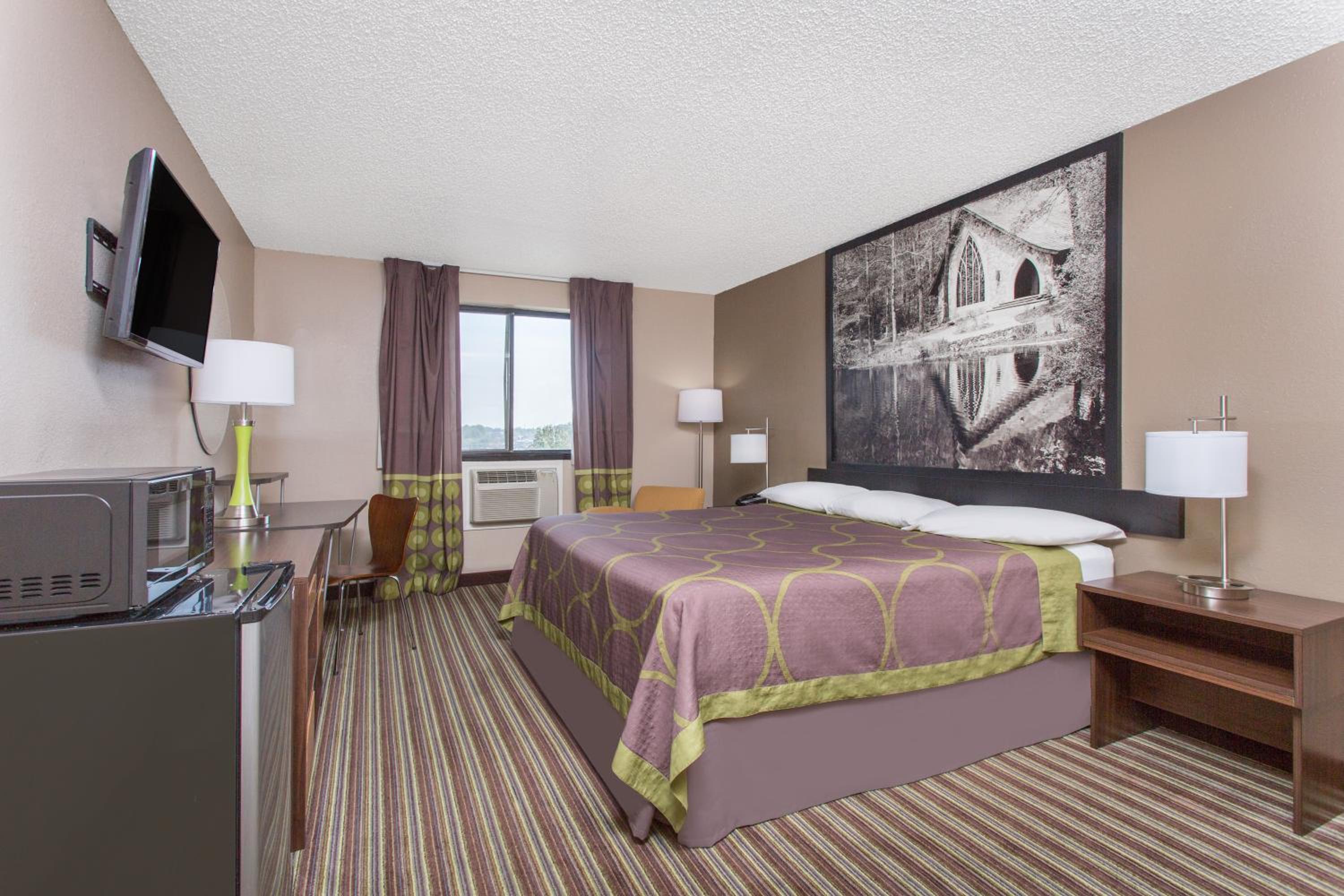 King Room - Non-Smoking - Photo 2