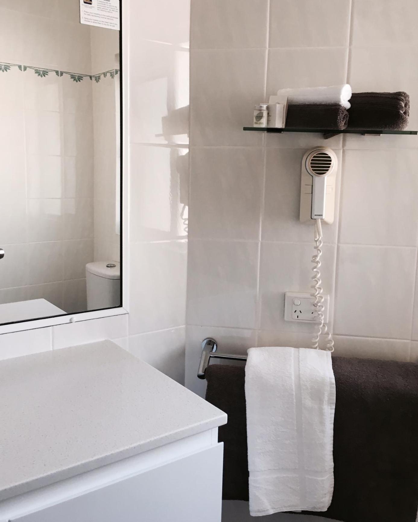 Deluxe King Room - Photo 6