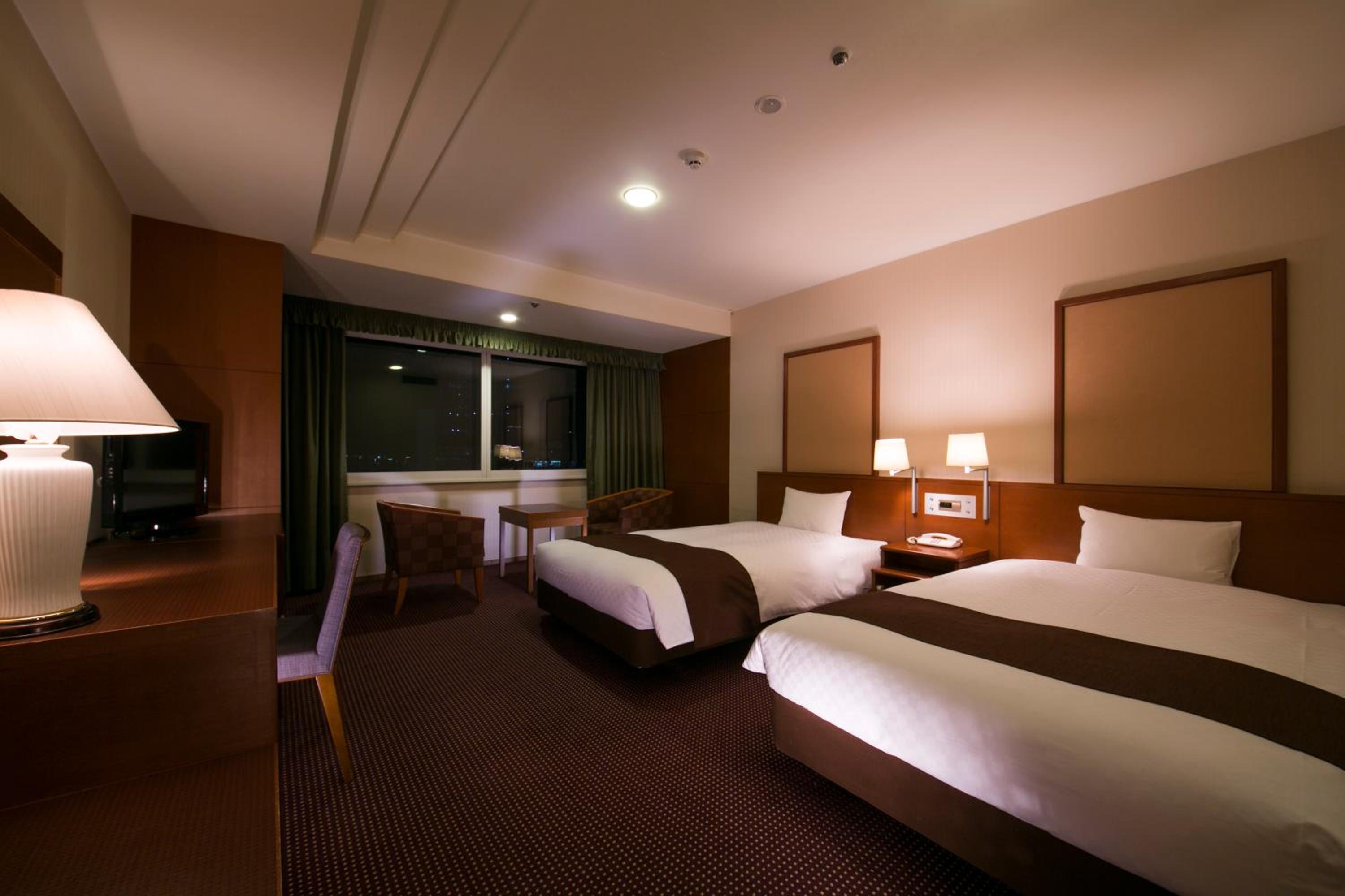 Twin Room - Smoking (2 Adults)