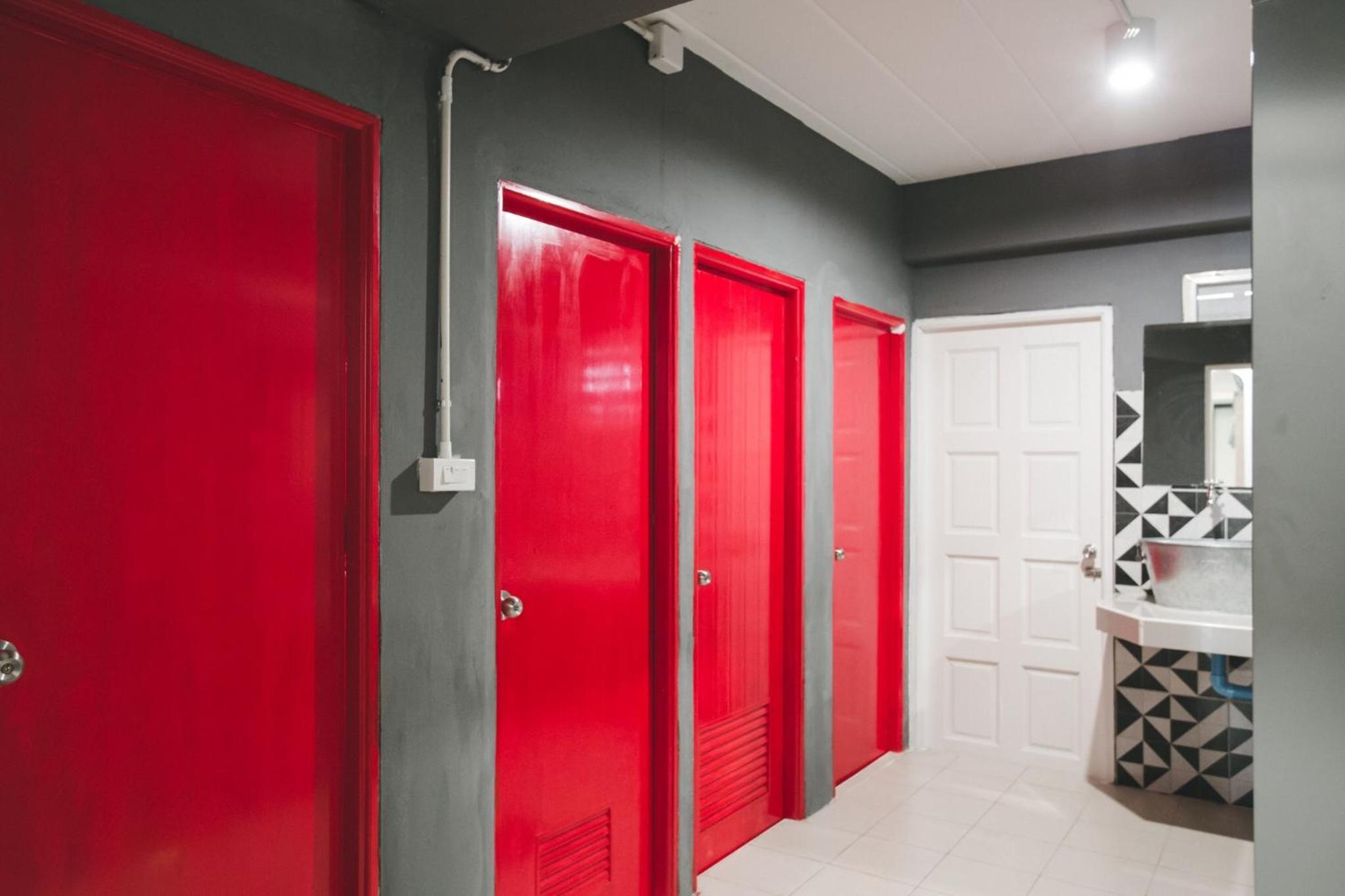 Twin Room with Shared Bathroom photo 2