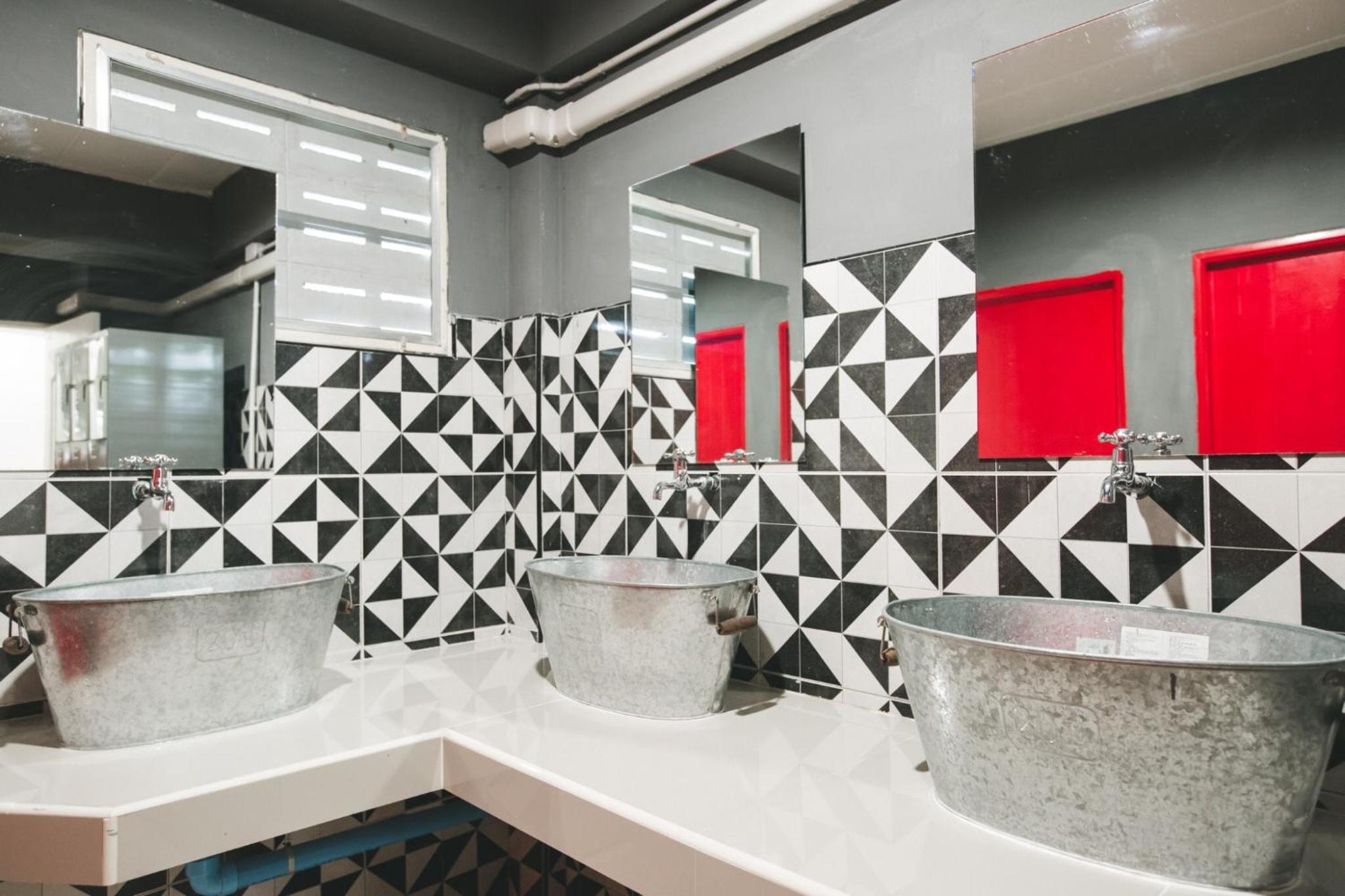 Twin Room with Shared Bathroom photo 3