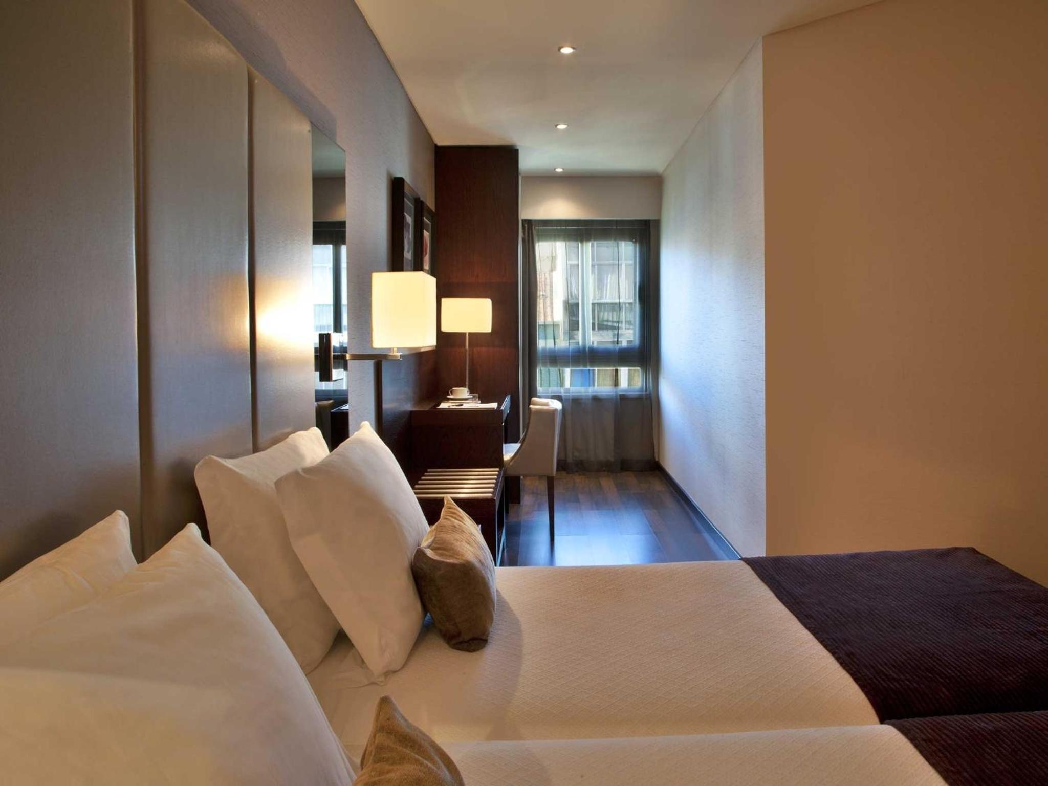 Standard Twin Room - Photo 5