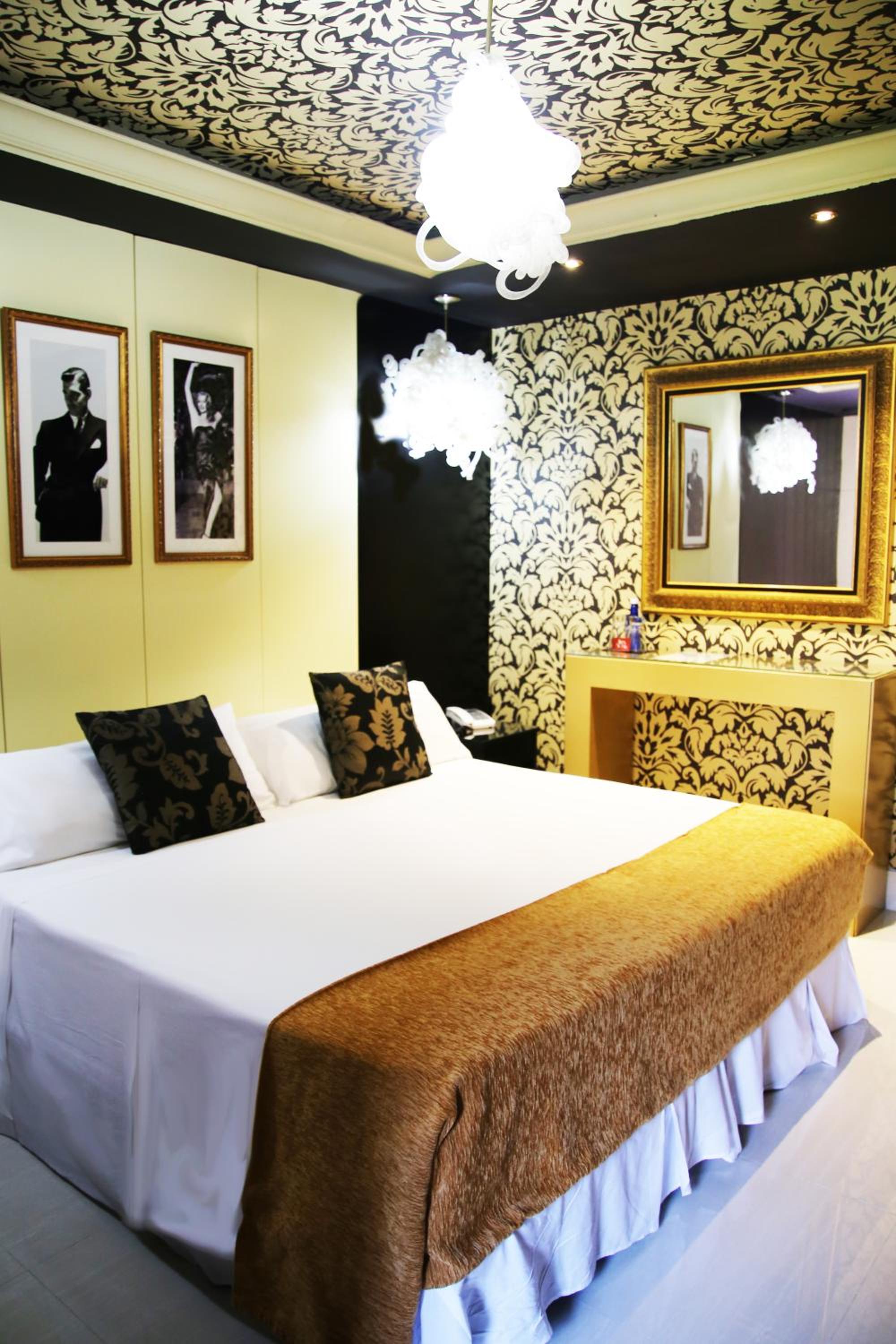 Deluxe Room with Spa Bath photo 2