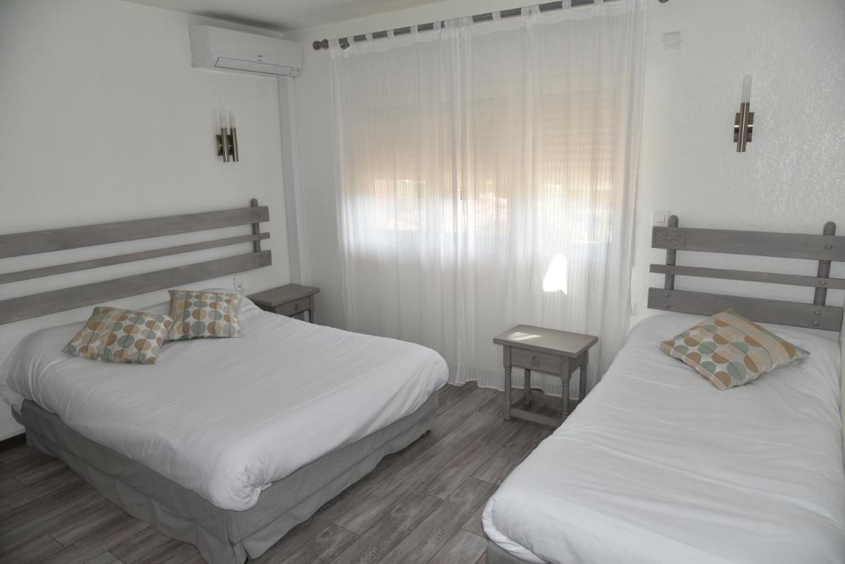 Standard Triple Room with Air Conditioner photo 3