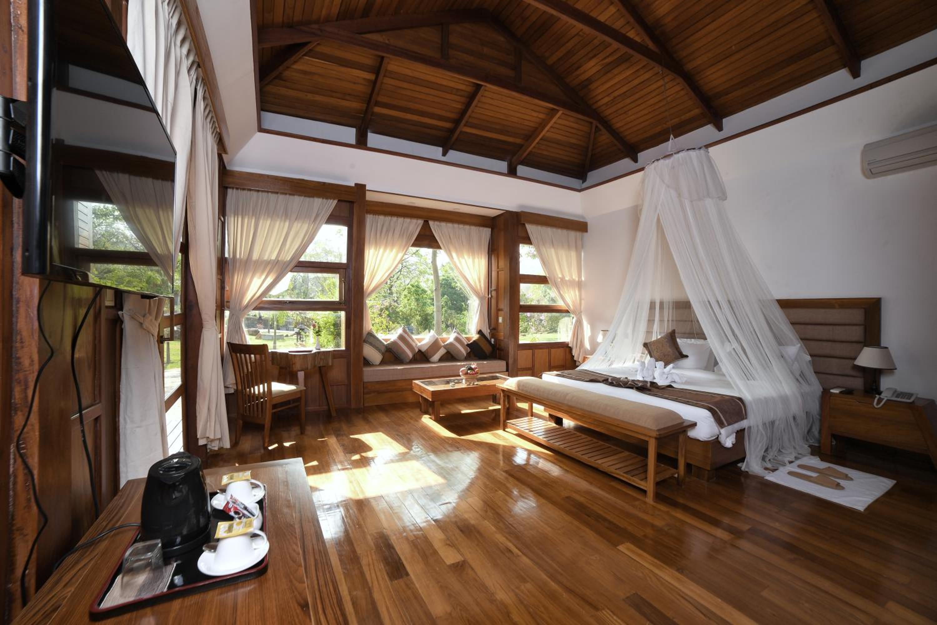 Villa - Photo 1