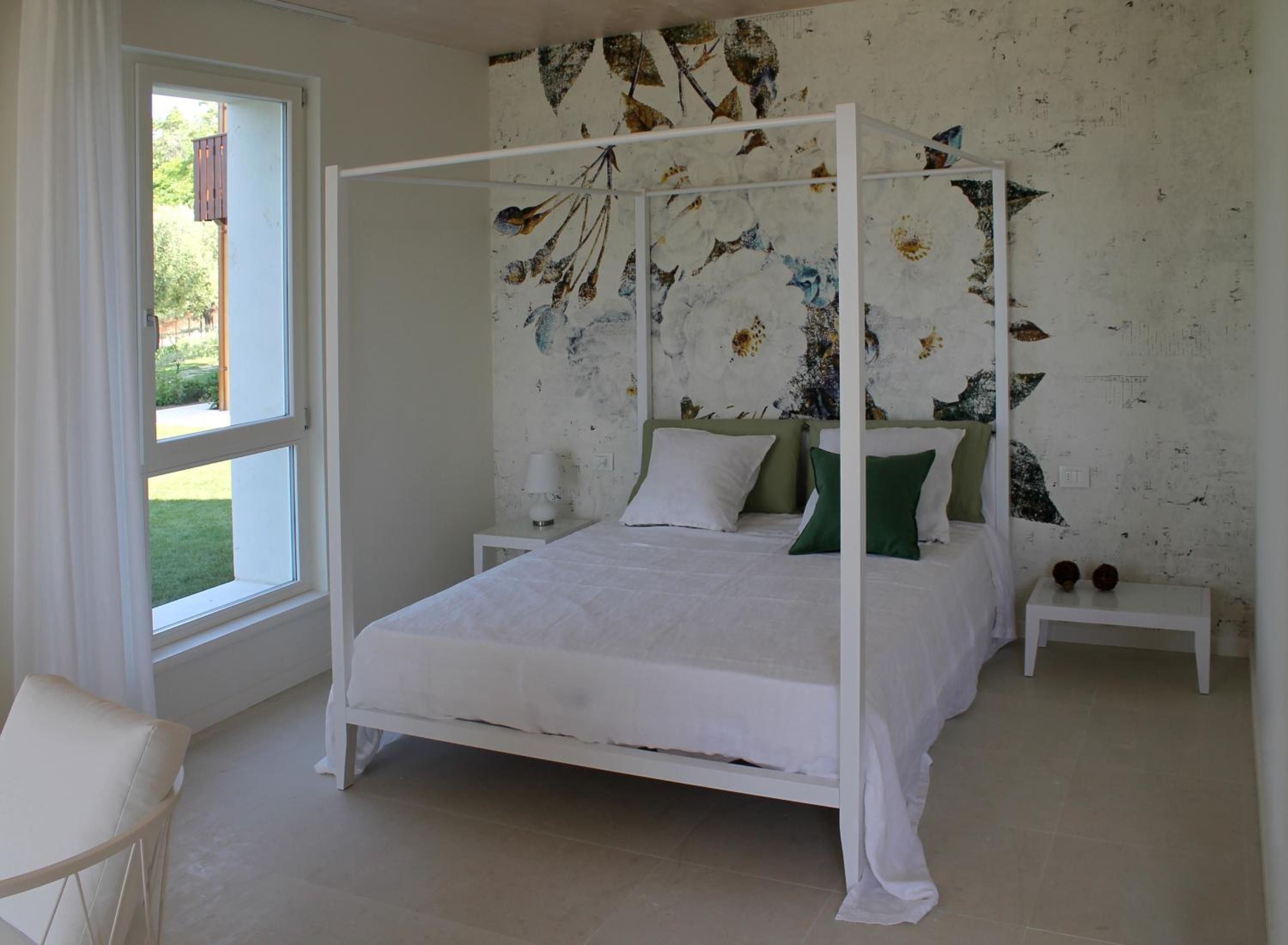 Junior Suite with Garden and Lake View photo 1