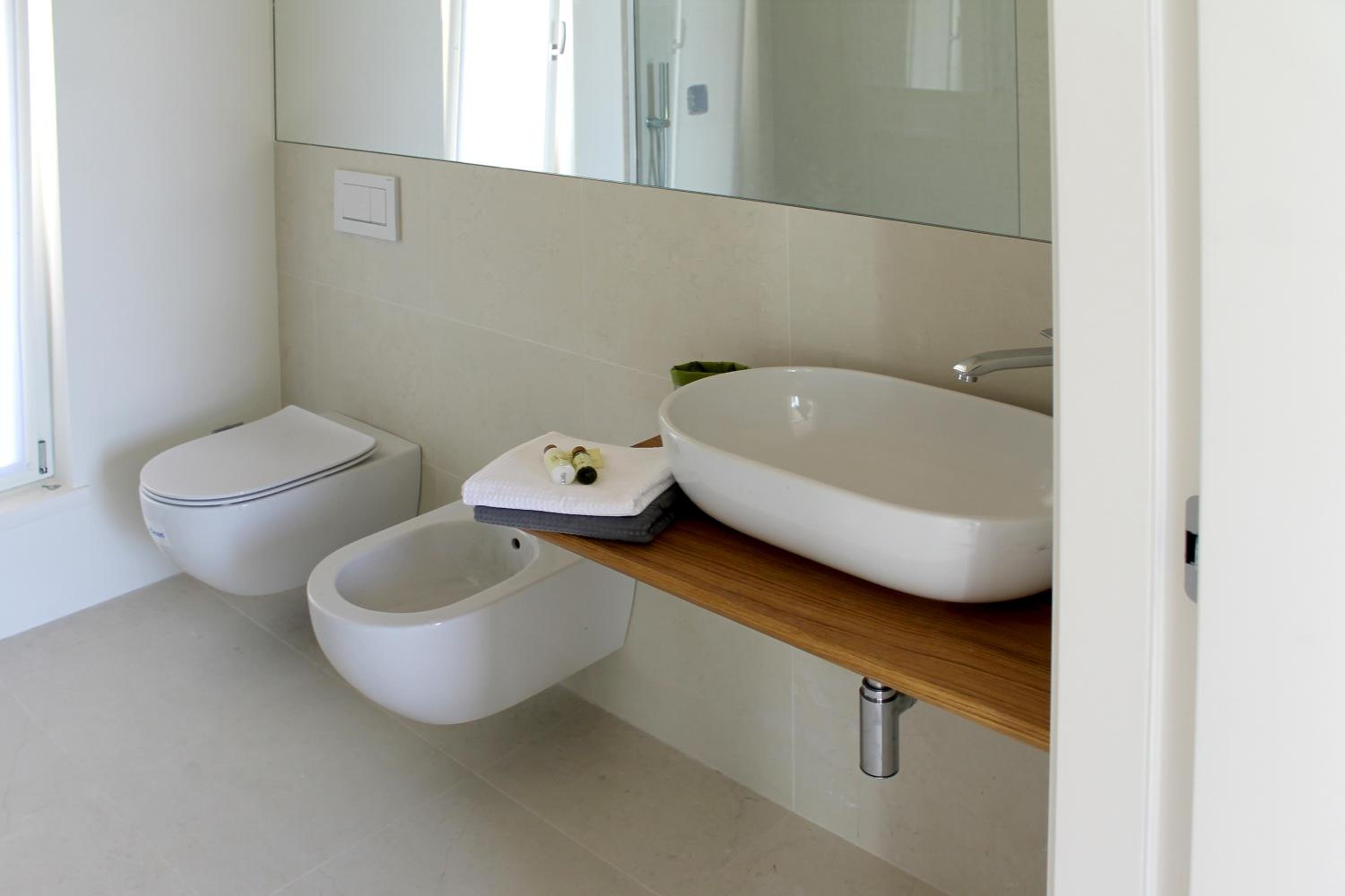 Junior Suite with Garden and Lake View photo 3