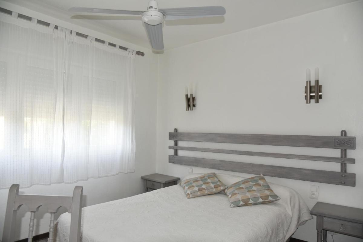 Economy Triple Room - Photo 2