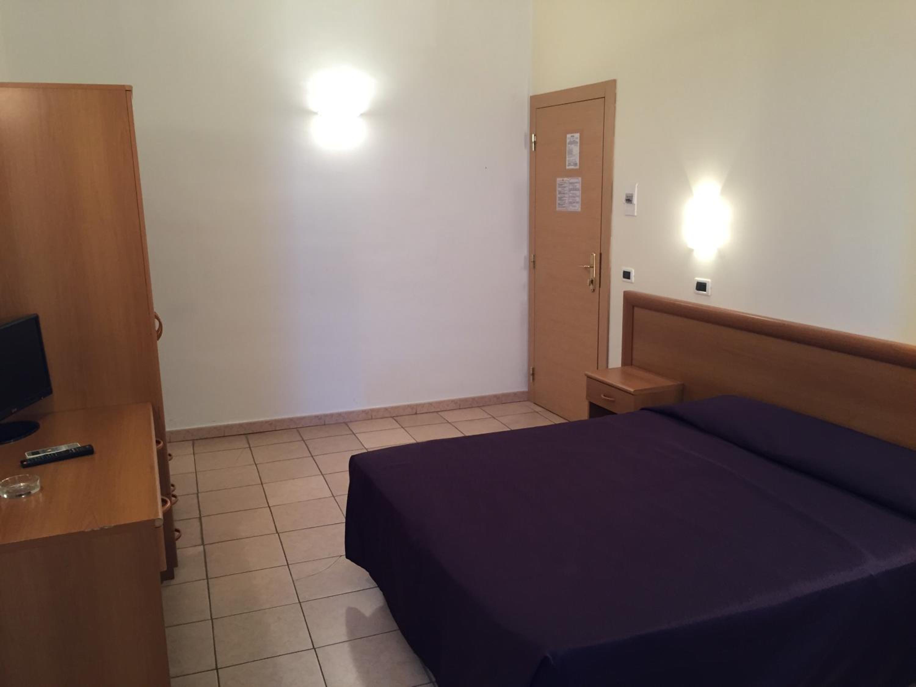 Double Room - Photo 3