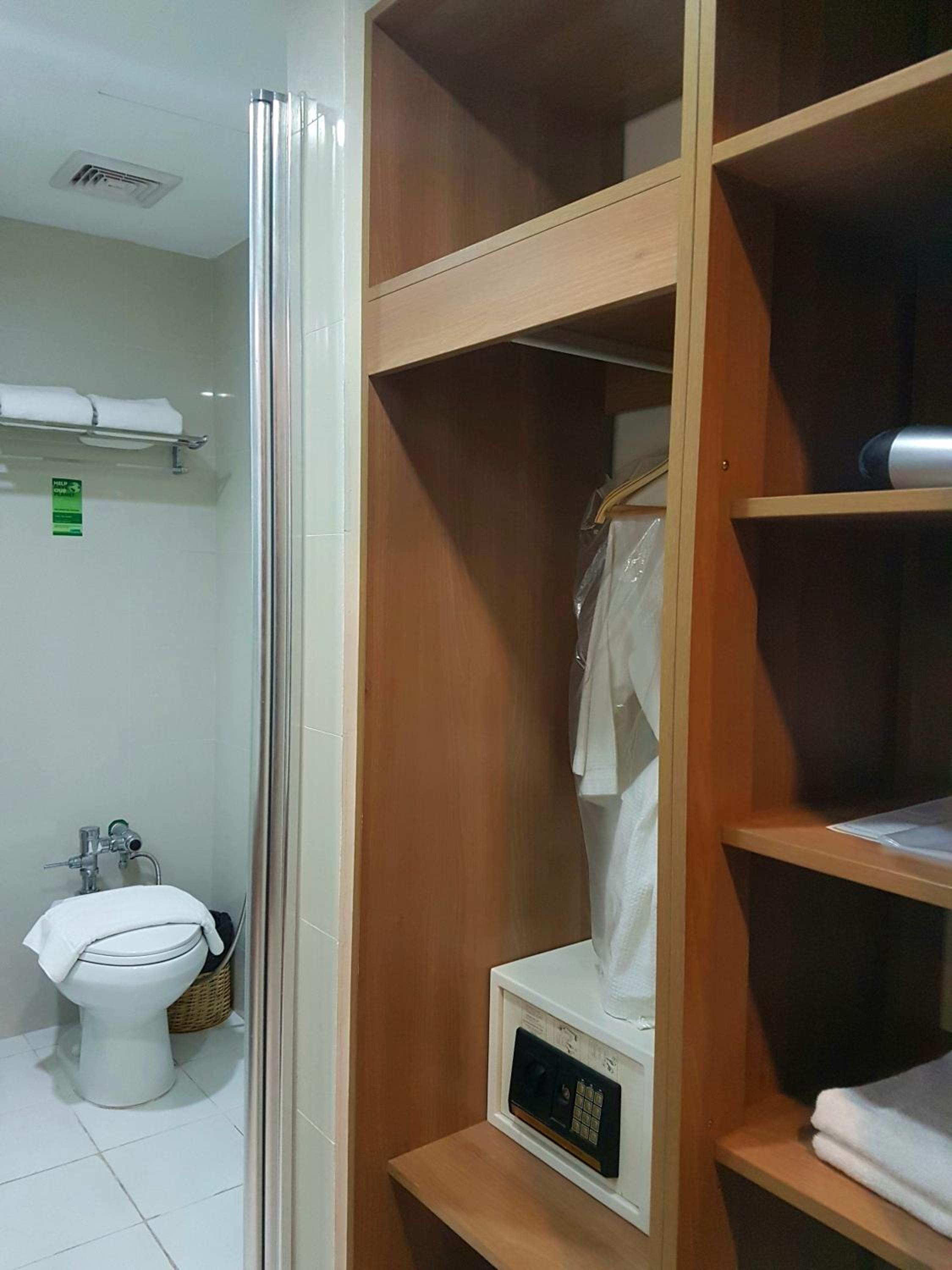 Deluxe Double Room - Photo 9