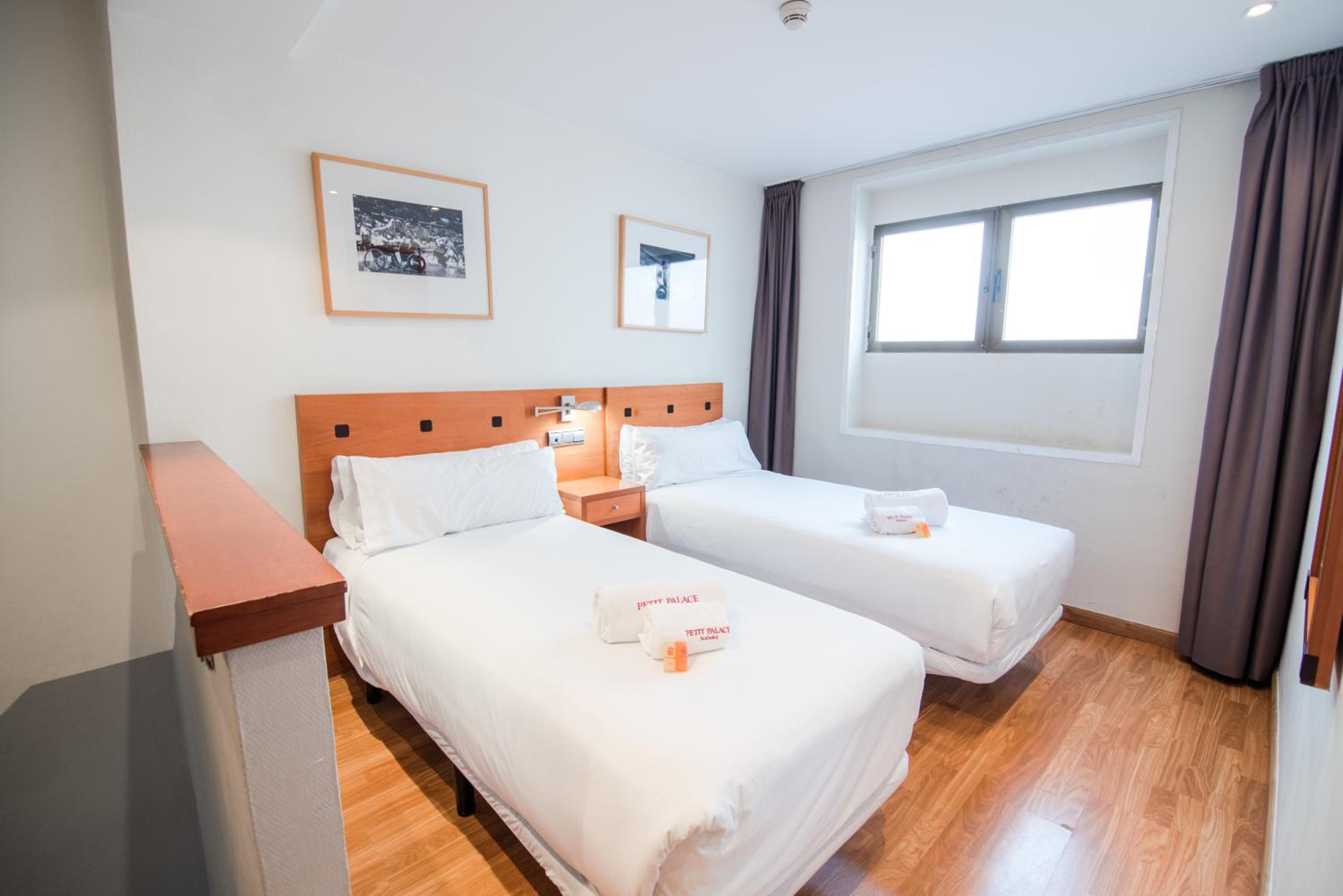 Quintuple Room (5 Adults) - Photo 1