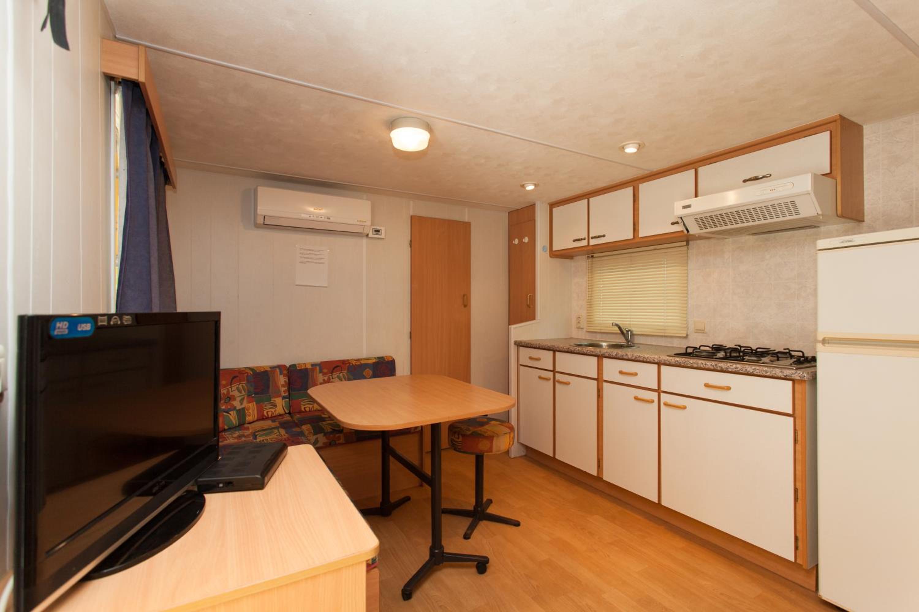 Mobile Home photo 3