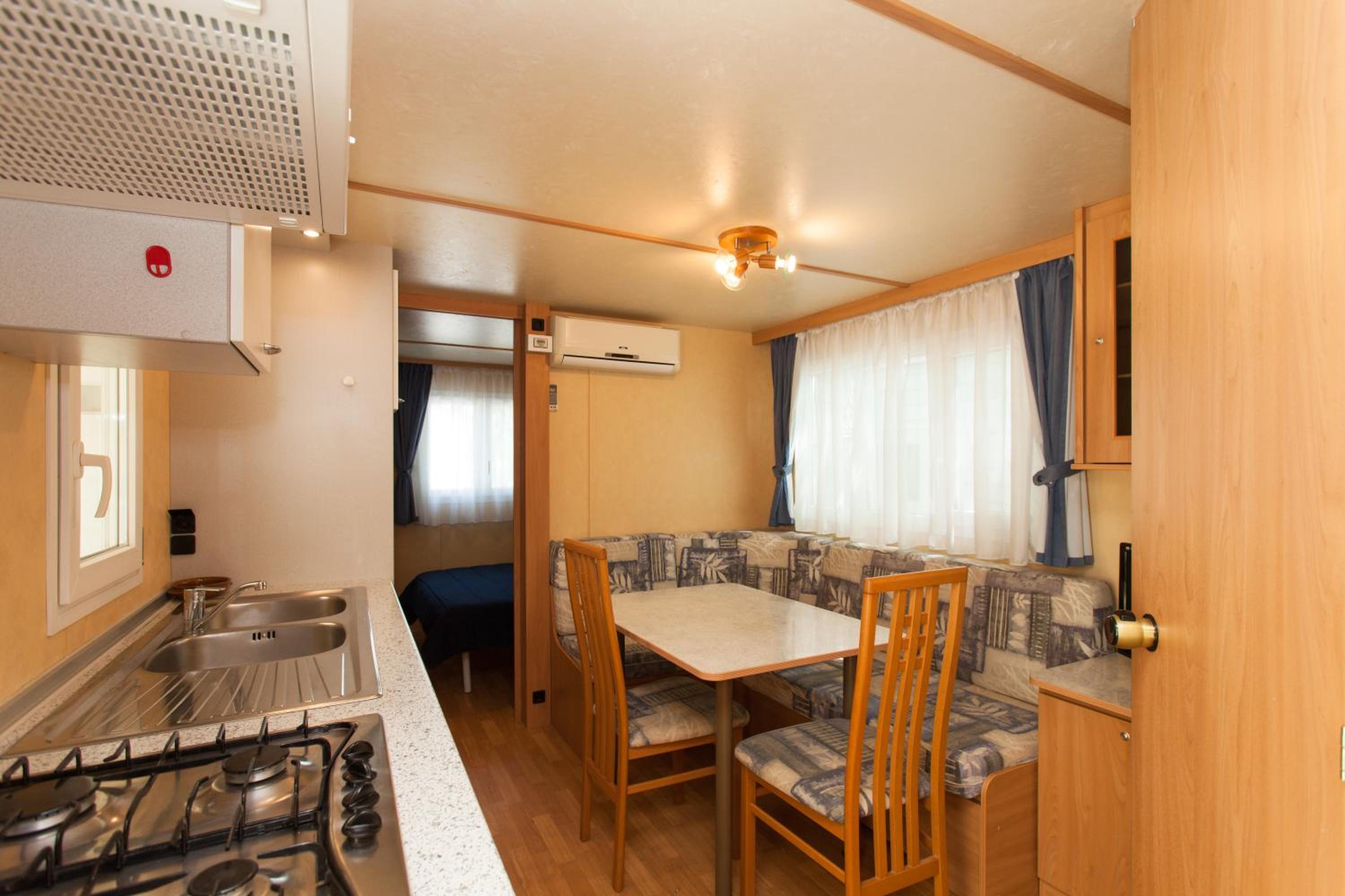 Mobile Home photo 3