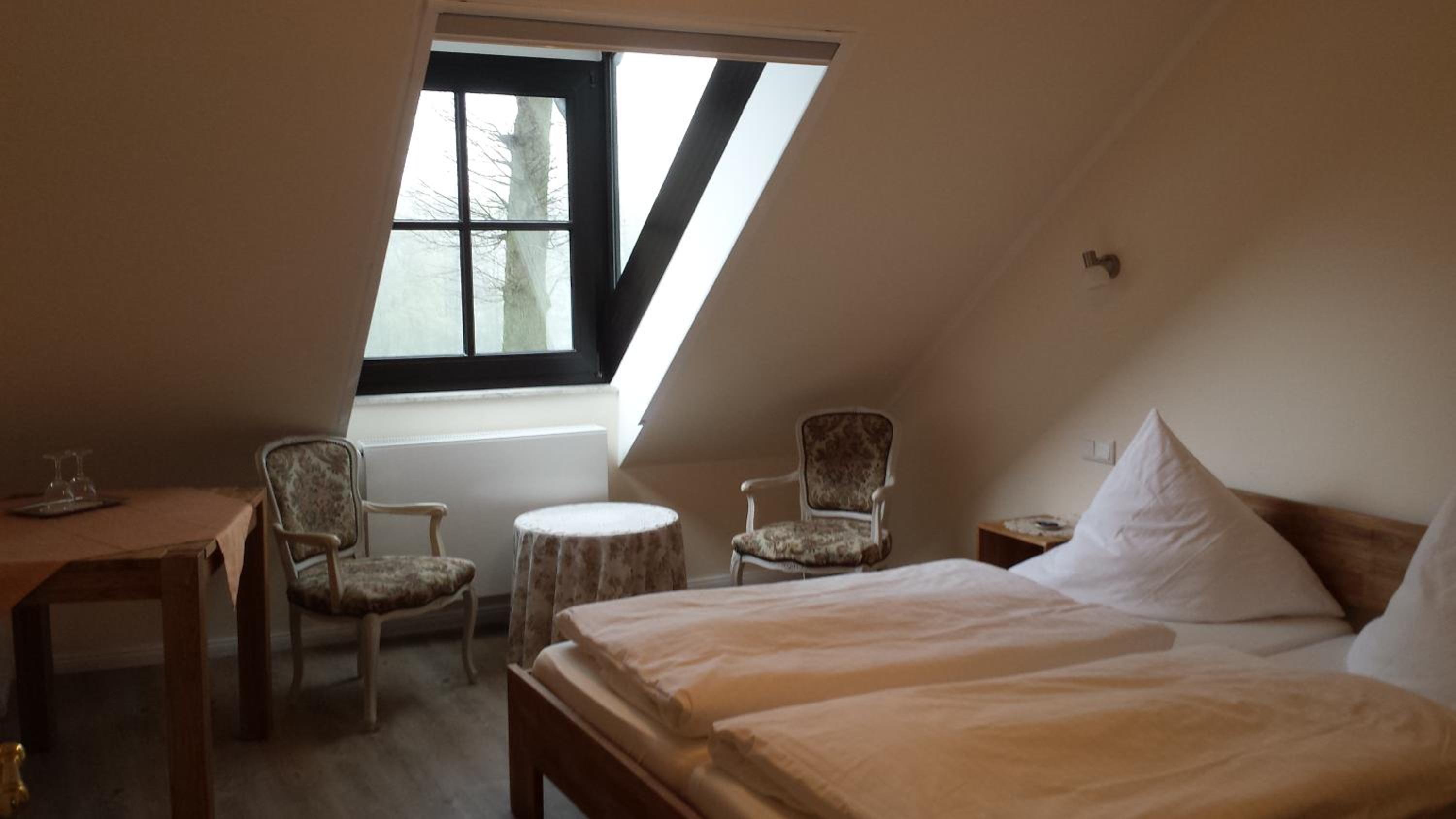 Double Room - Photo 7