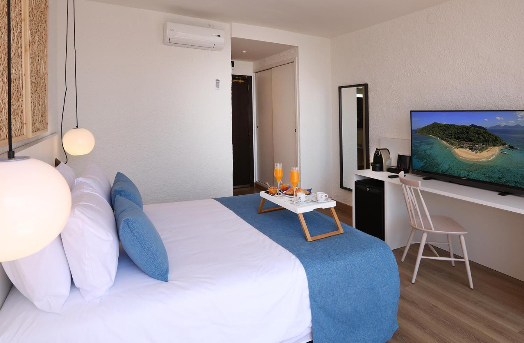 Premium Double Room with Balcony photo 2