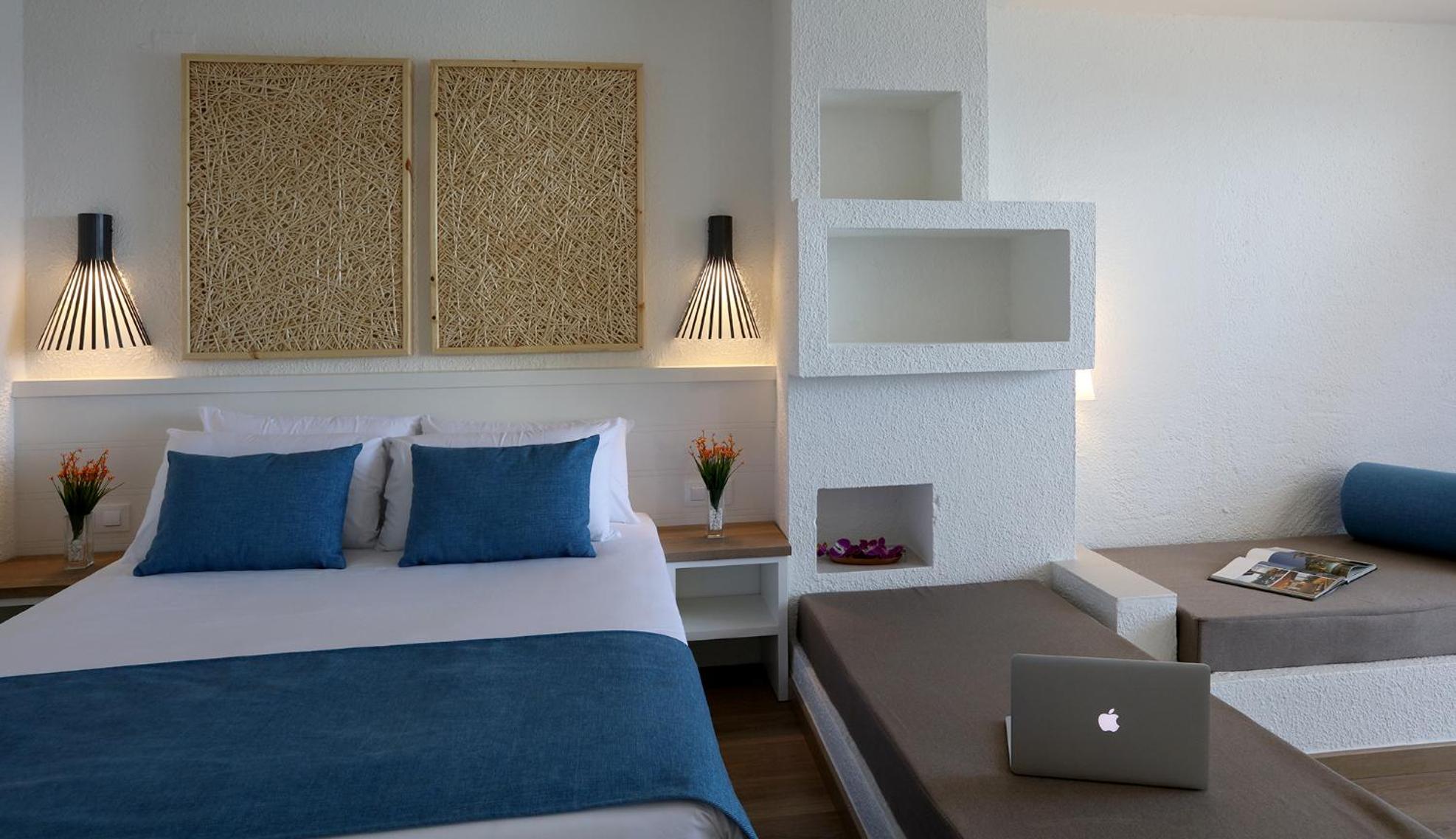 Premium Triple Room with Sea View (2 Adults + 1 Child) photo 3
