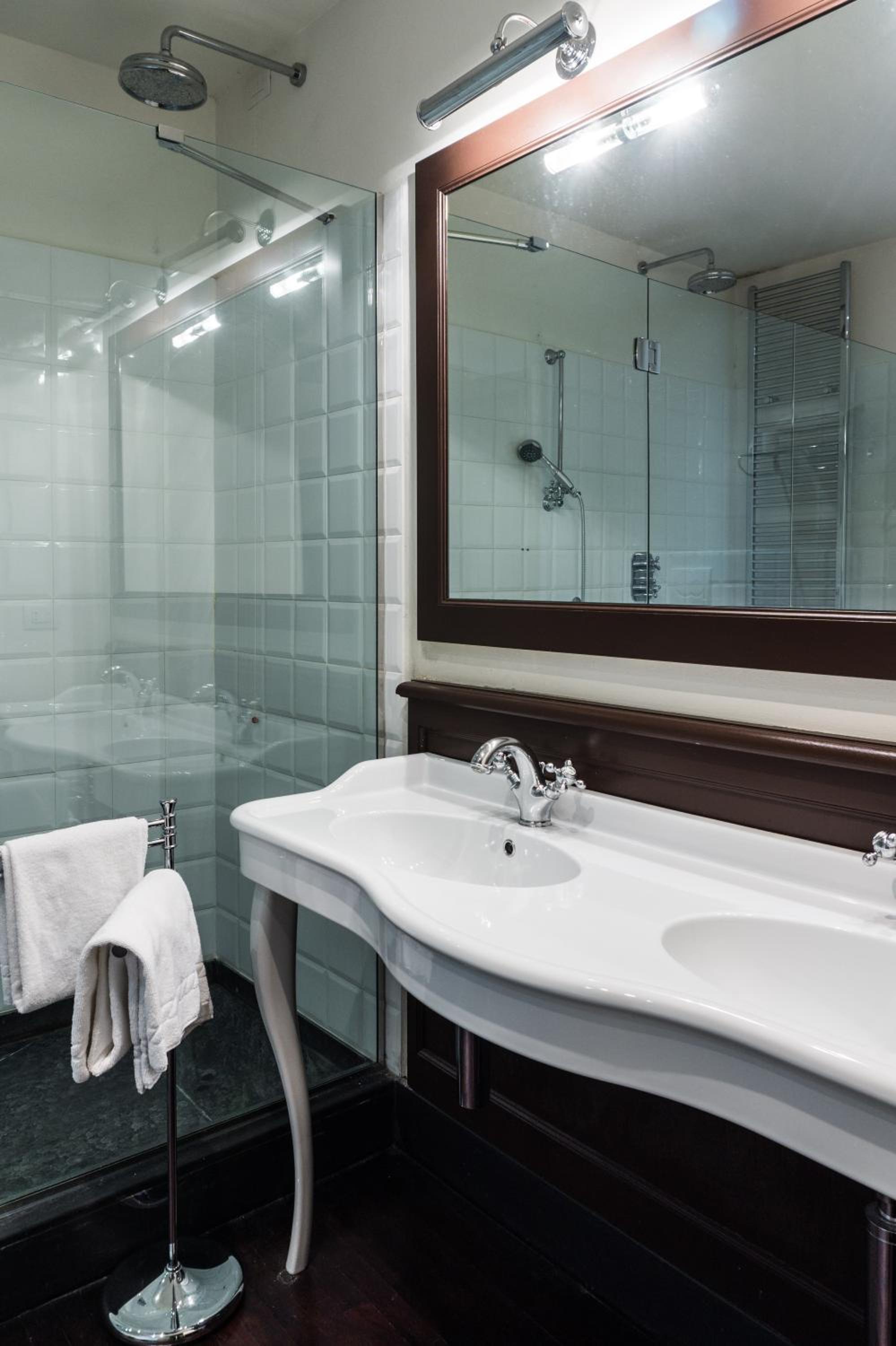 Classic Double Room - Photo 7