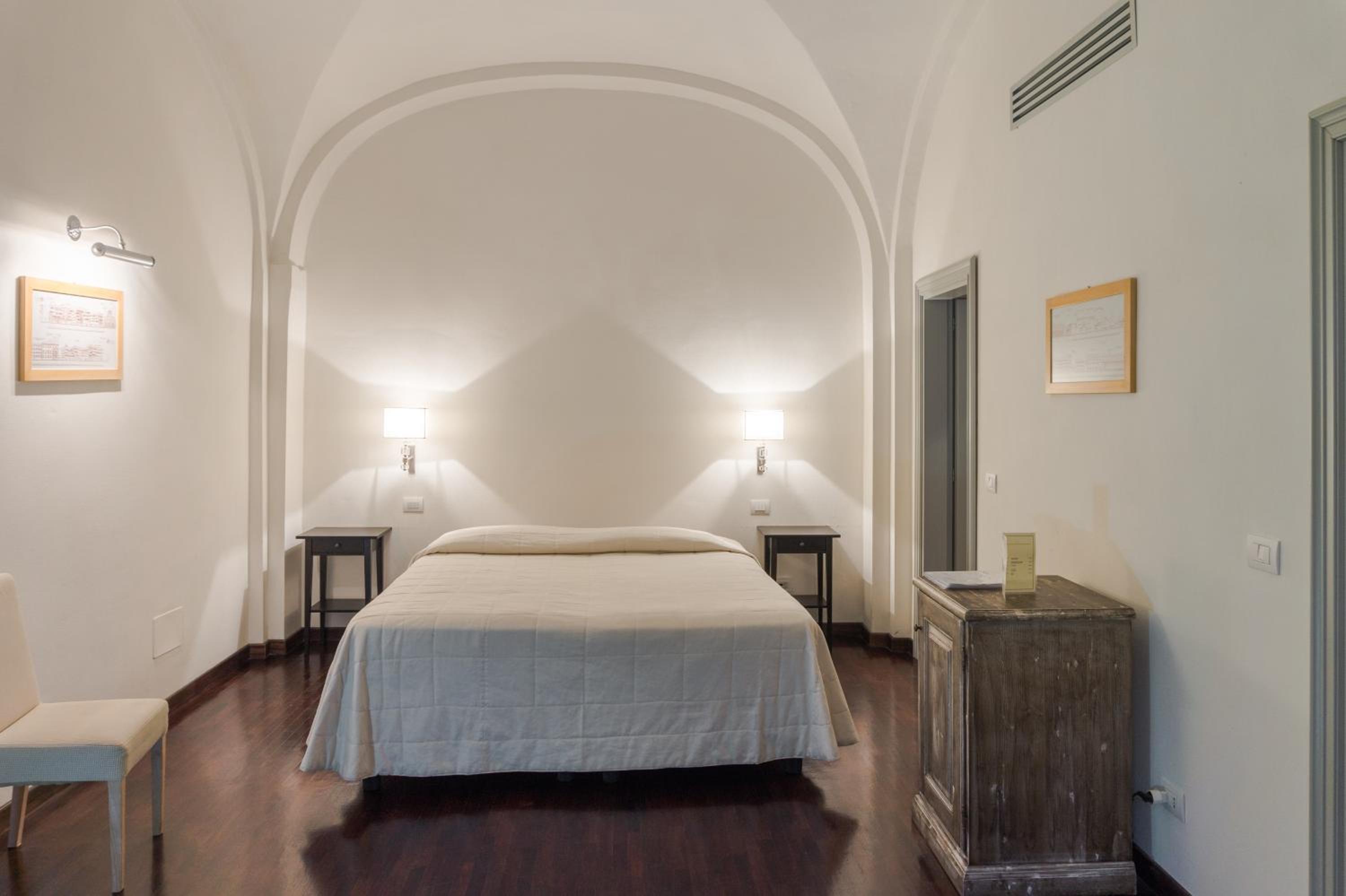 One-Bedroom Apartment - Photo 30