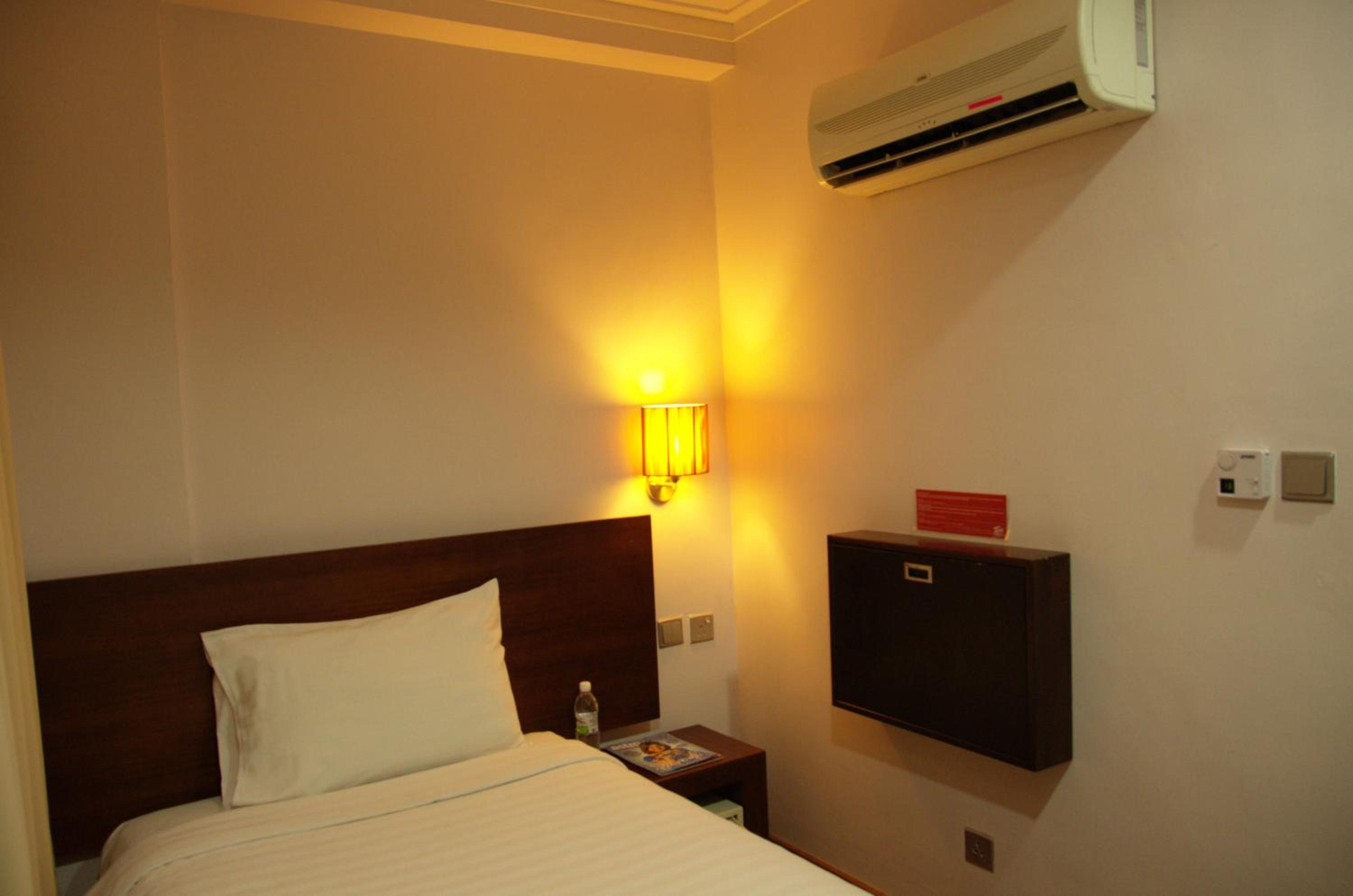 Single Room - Photo 3