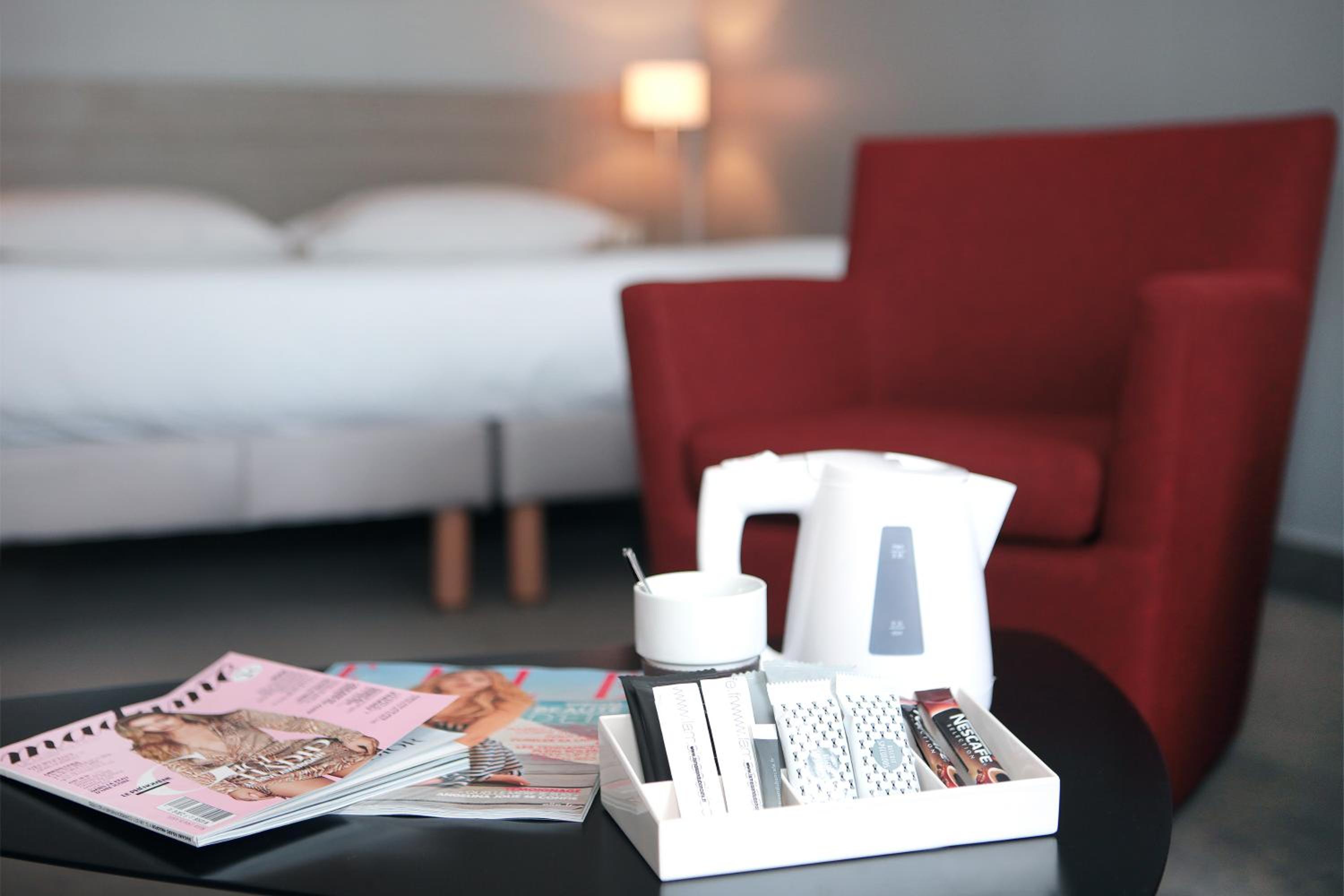 Prestige King Room with Balcony - Non-Smoking - Photo 4