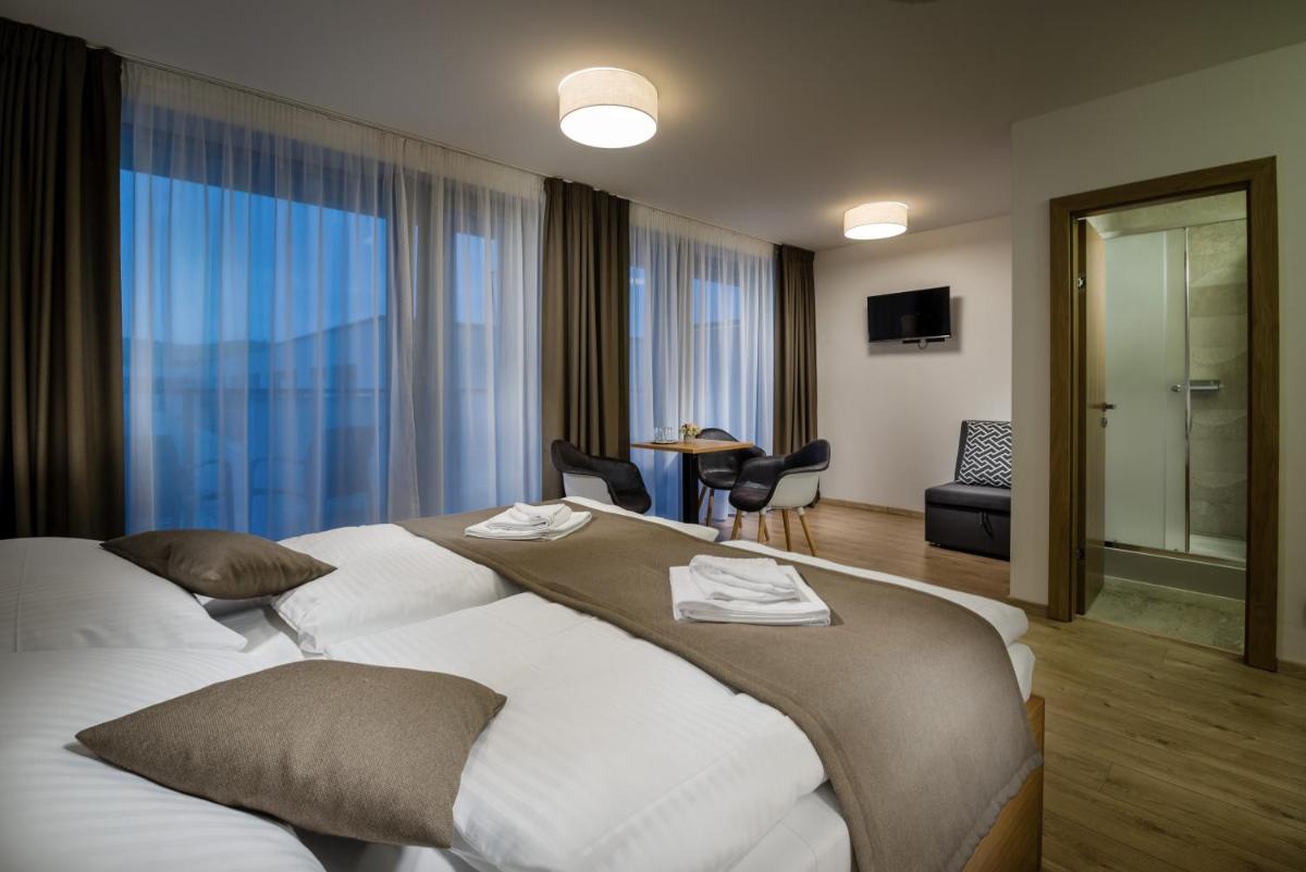 Double Room with Extra Bed with Balcony photo 1