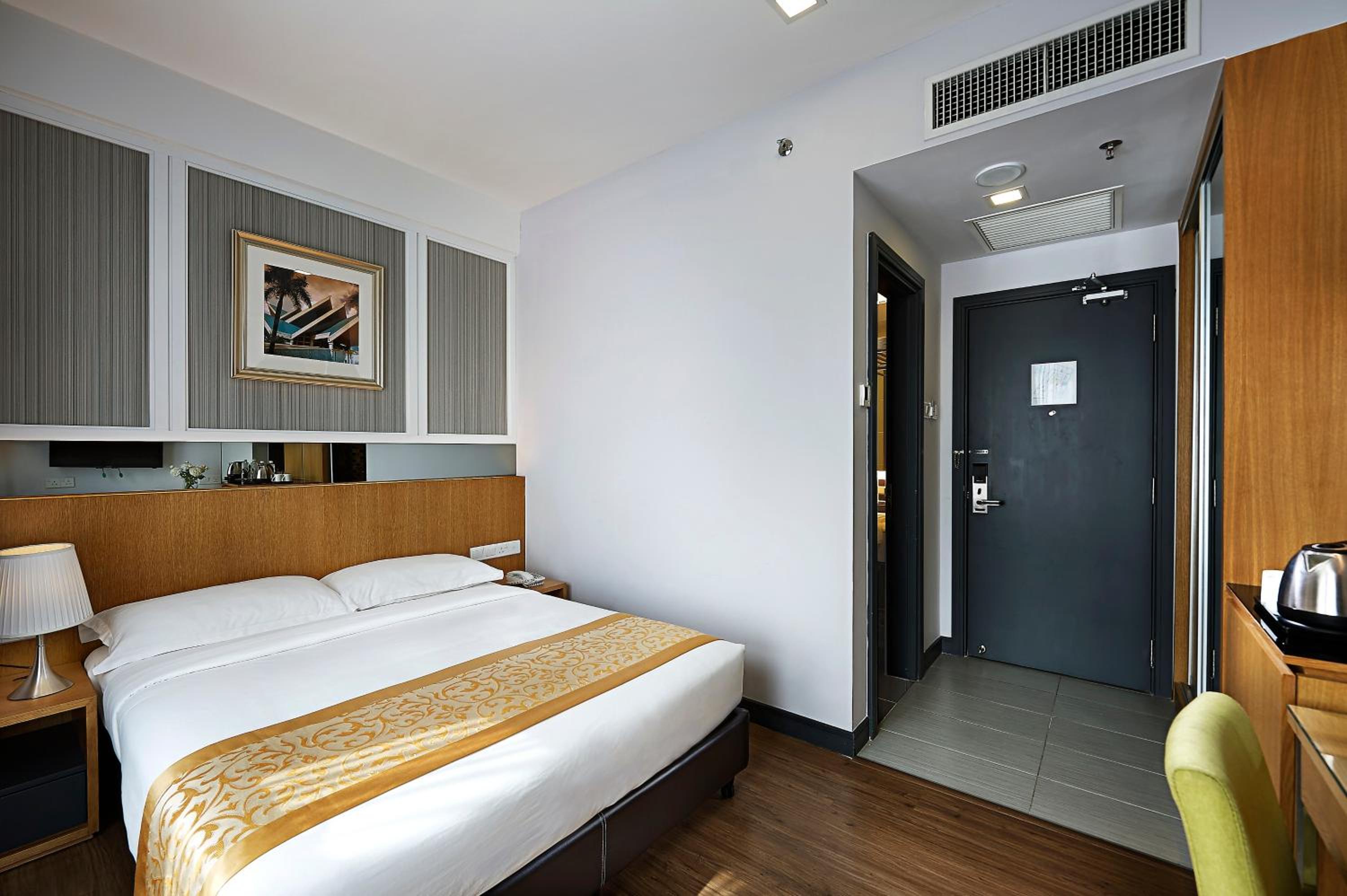 Standard Queen Room photo 3