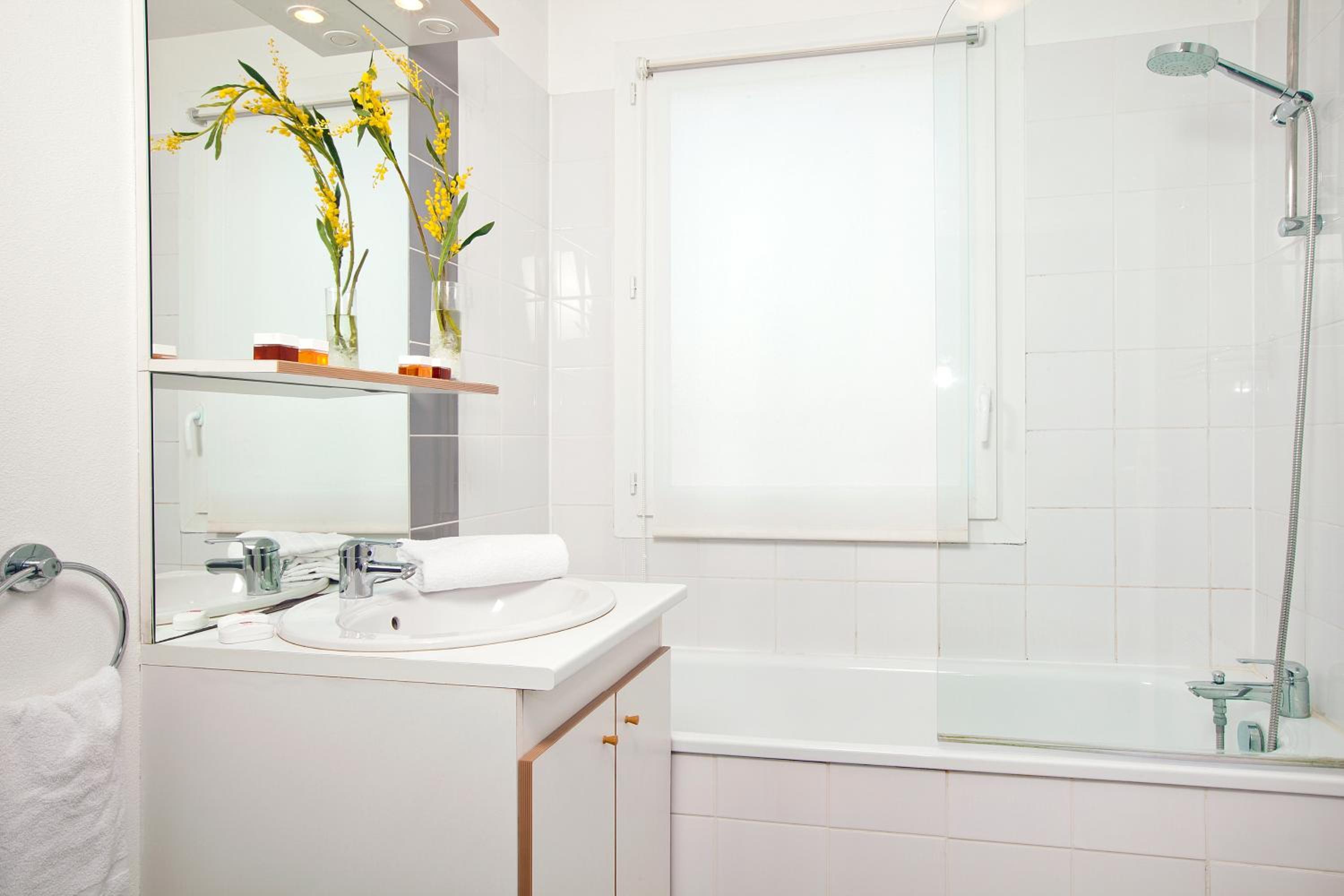One-Bedroom Apartment (4 Adults) - Photo 8