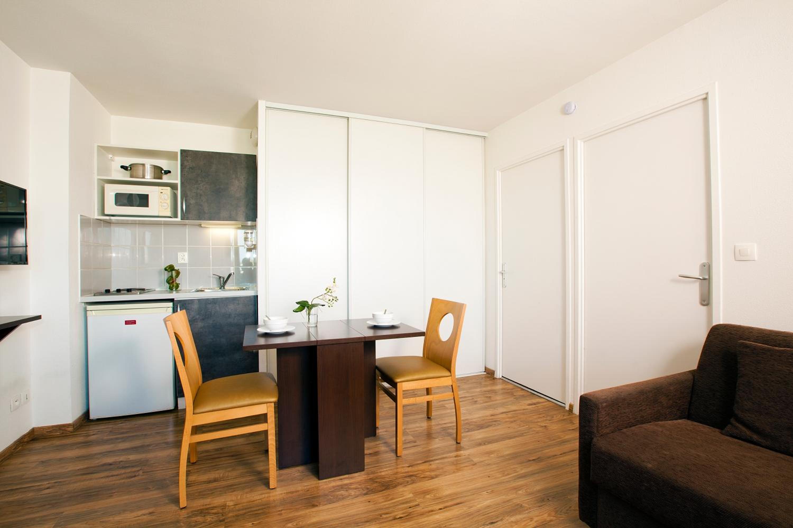 One-Bedroom Apartment (4 Adults) - Photo 2