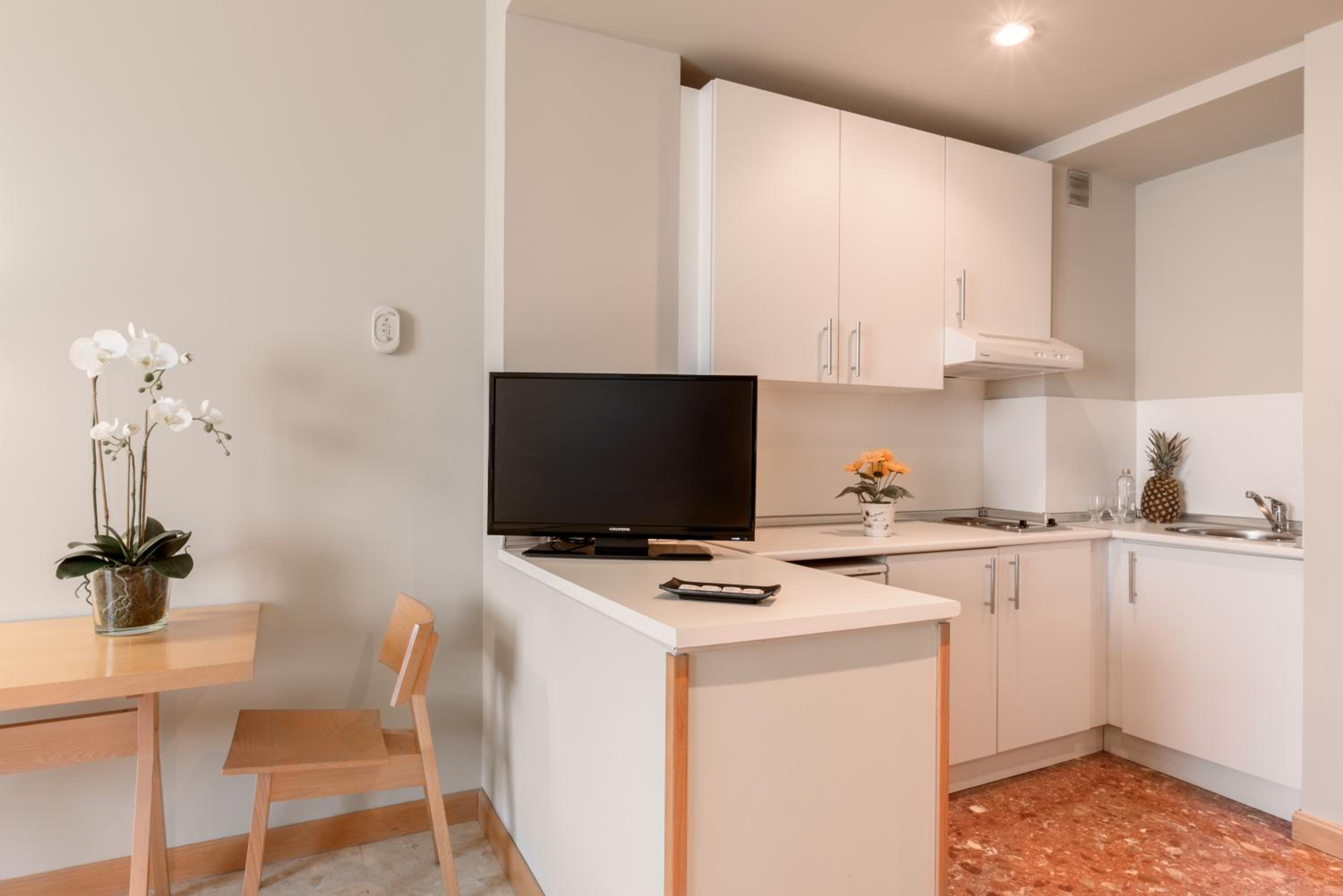 Quadruple Room - Photo 11