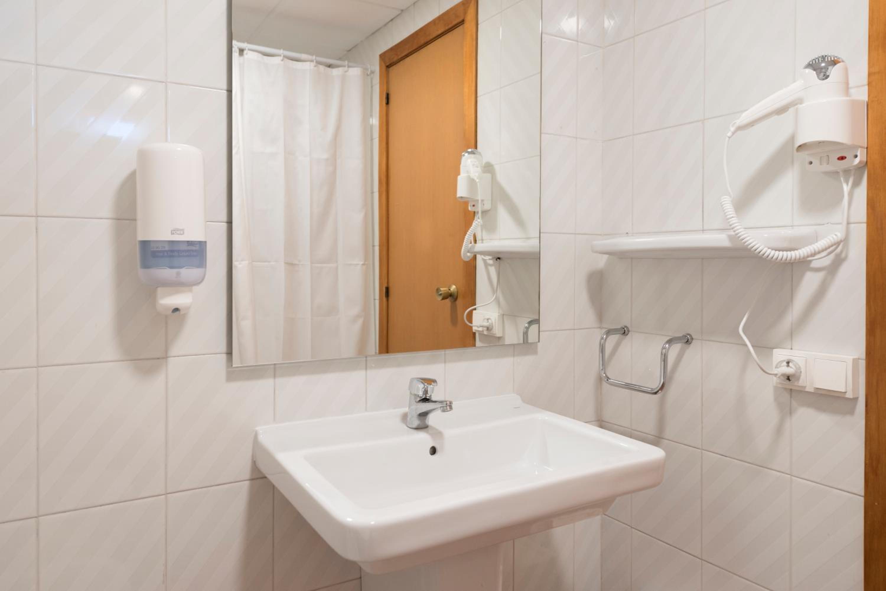 Double Room - Photo 10