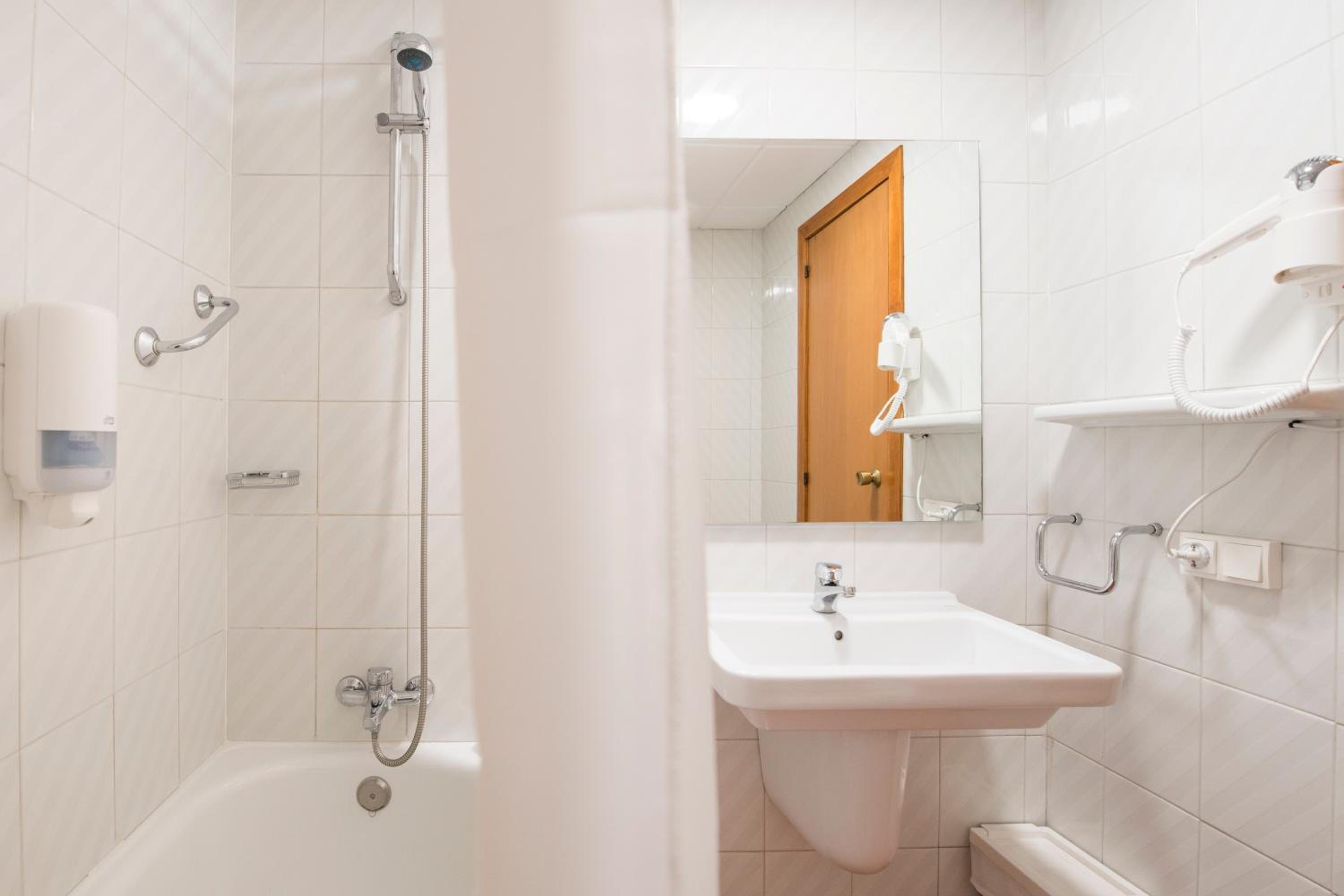 Double Room - Photo 11
