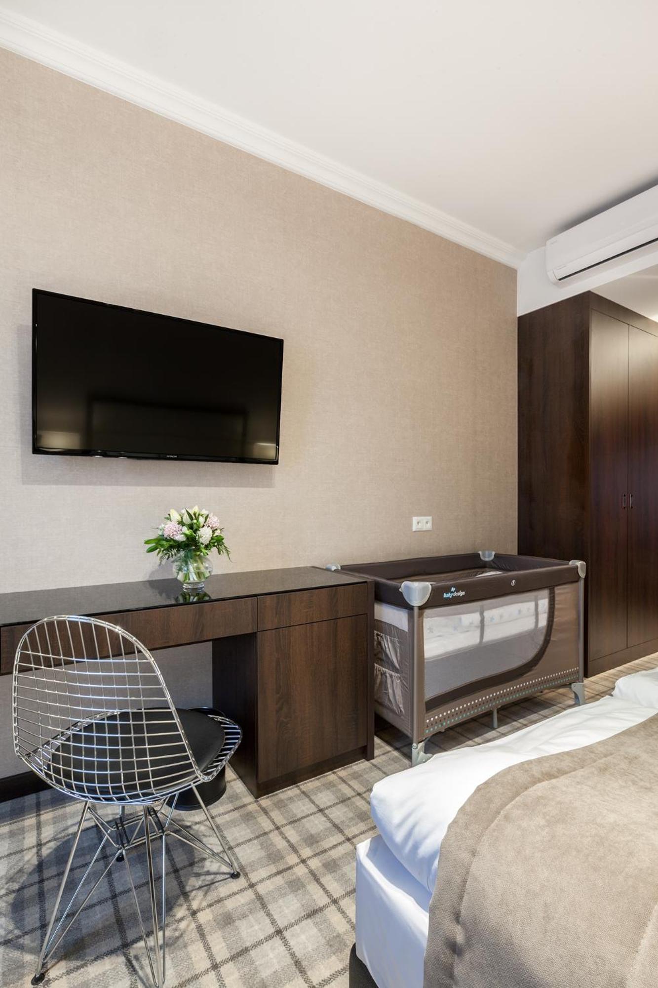 Standard Double or Twin Room photo 2