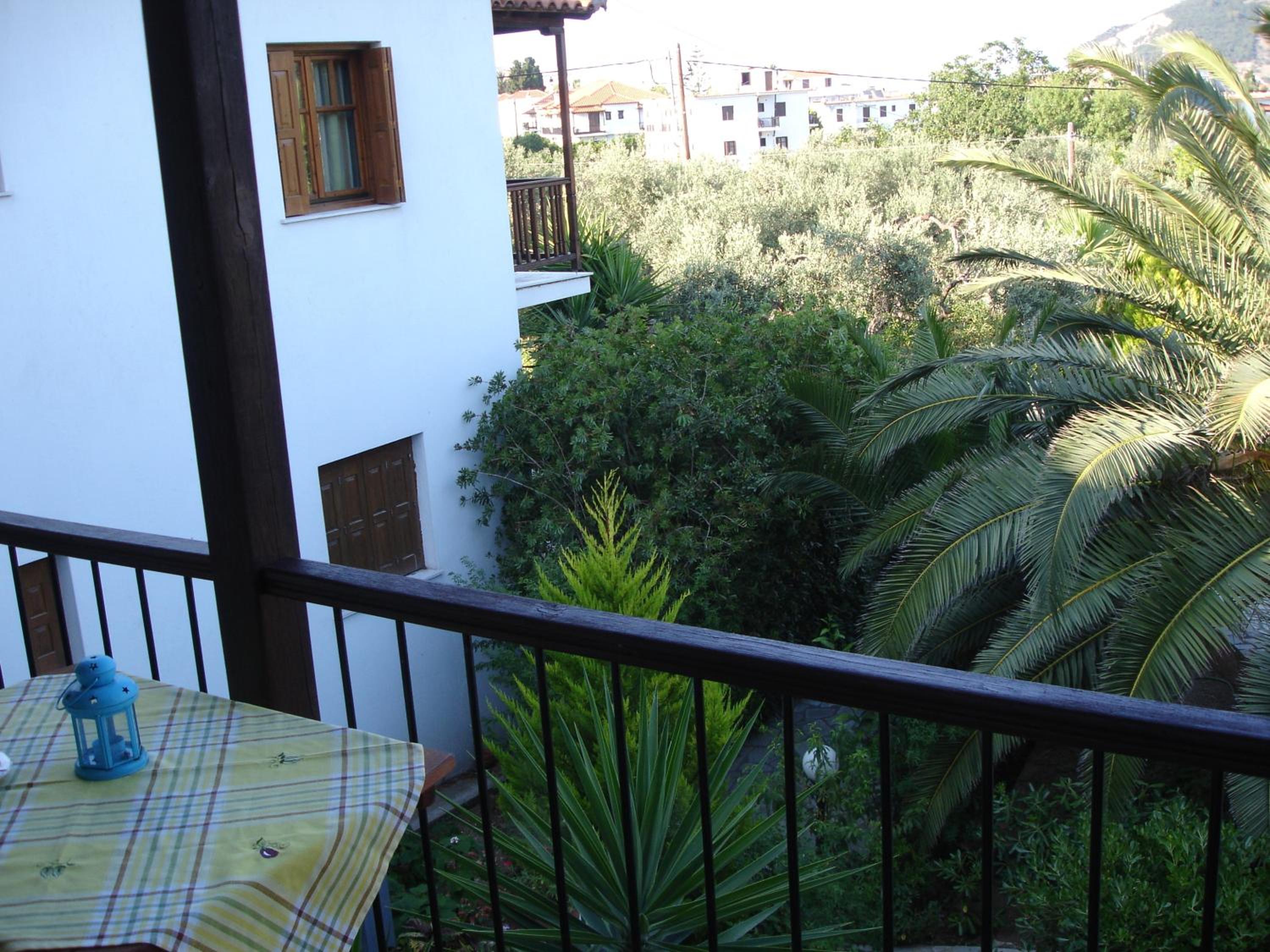 Studio with Garden View (3 Adults) photo 3