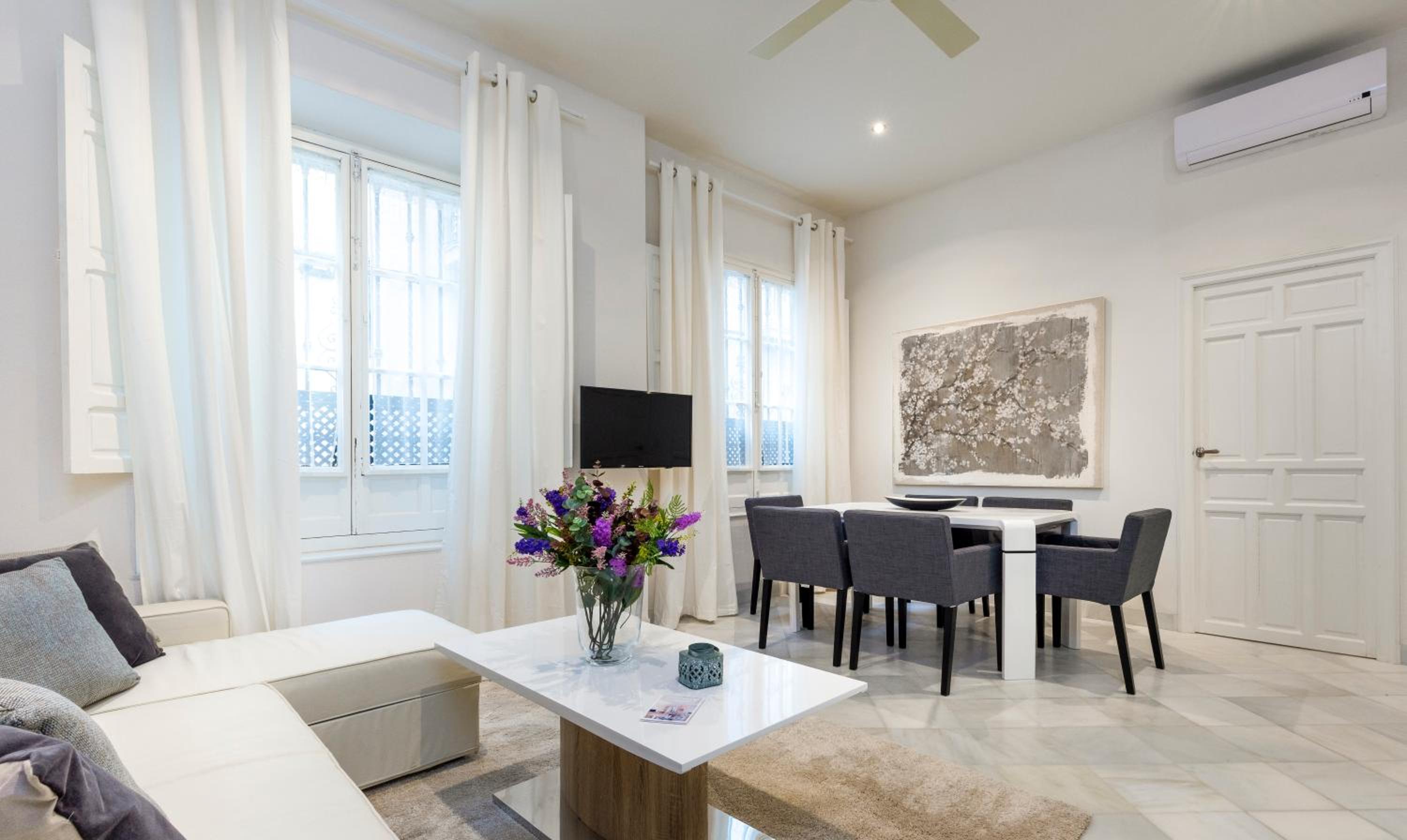 Two-Bedroom Apartment without terrace - Photo 1