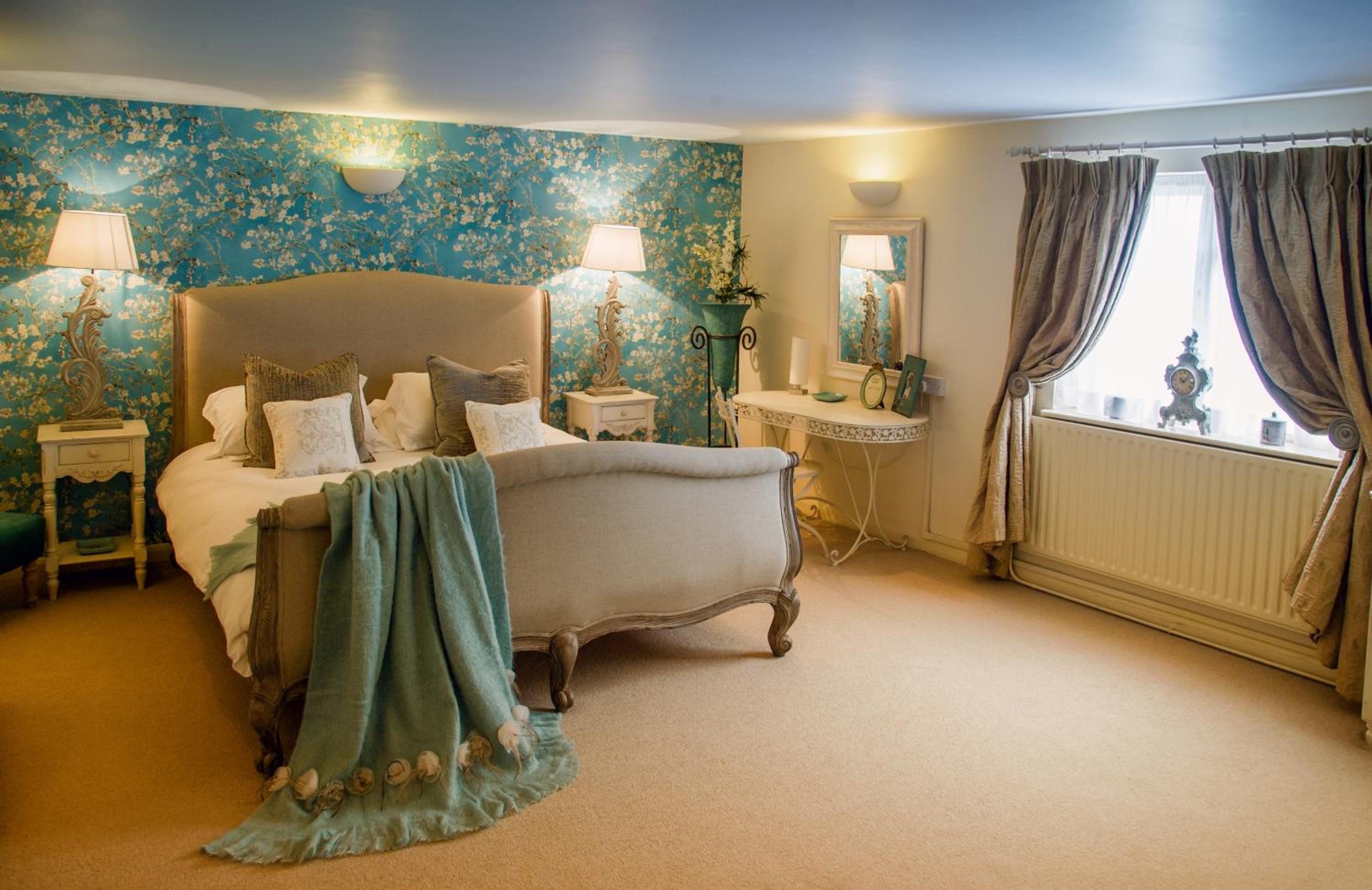 Large Double Room - Photo 1