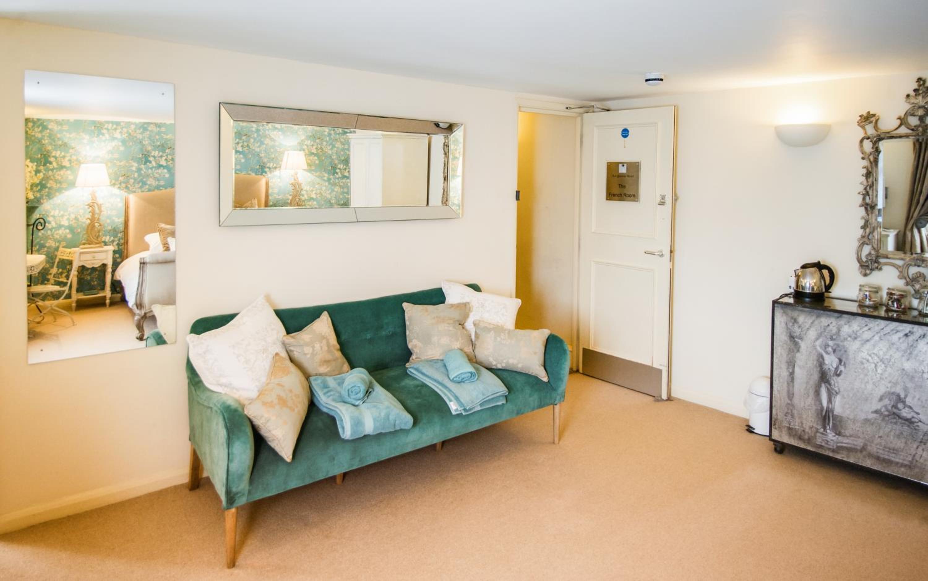 Large Double Room - Photo 4